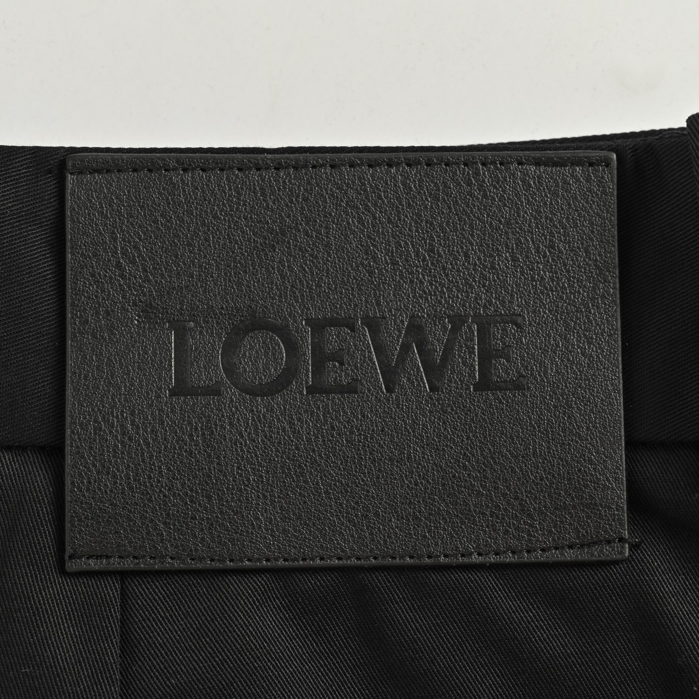 Loewe/罗意威 纯色棉质褶裥休闲长裤-Chinese UA Cheap High Quatity Brand Clothes Bags handbags Sneakers wholesale wholesaler seller from China Factory suppliers Fashion Clothing Shoes best Quality Beautiful Price Loewe/罗意威 纯色棉质褶裥休闲长裤