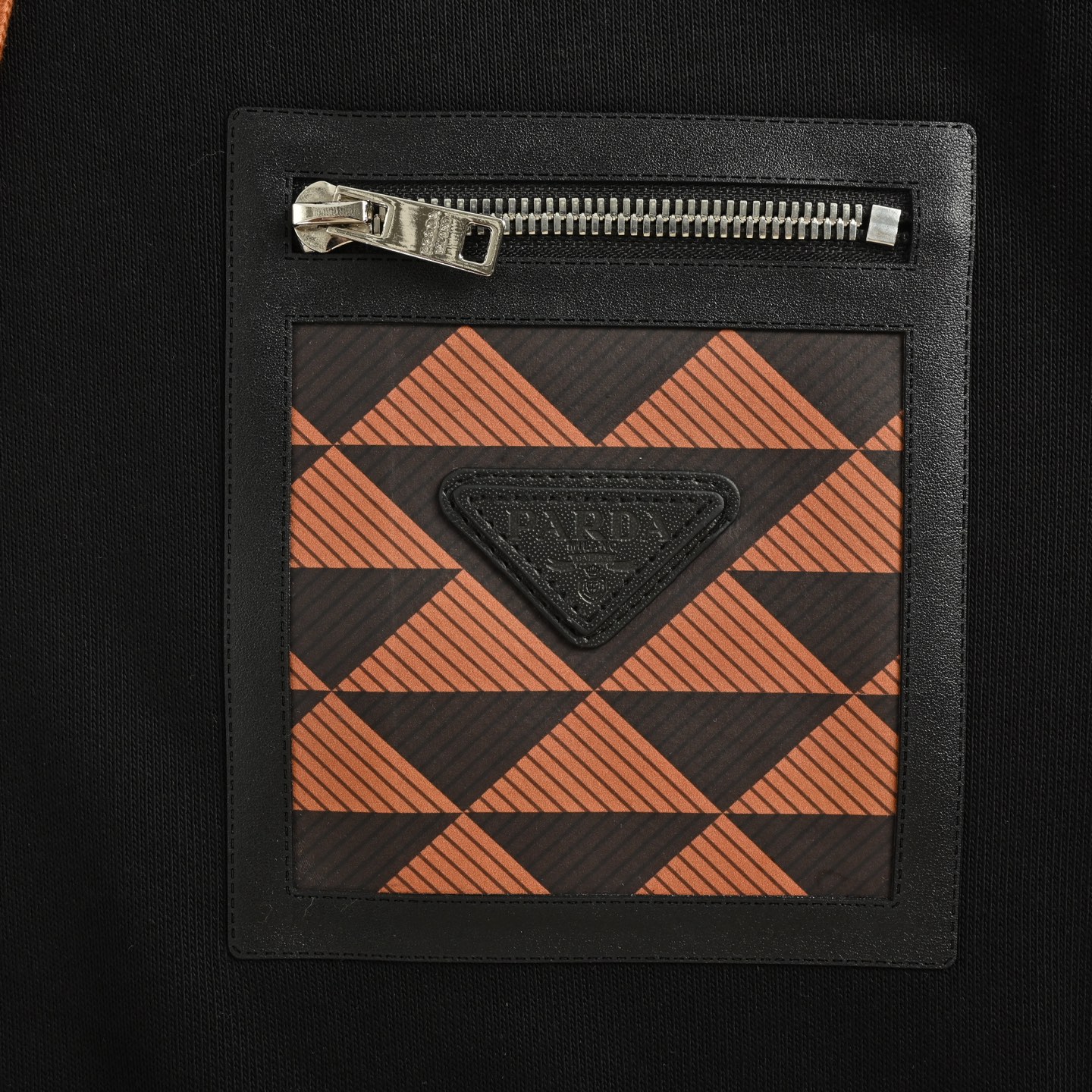 Prada/普拉达 25Fw 三角标拉链假口袋连帽卫衣 Prada新款卫衣