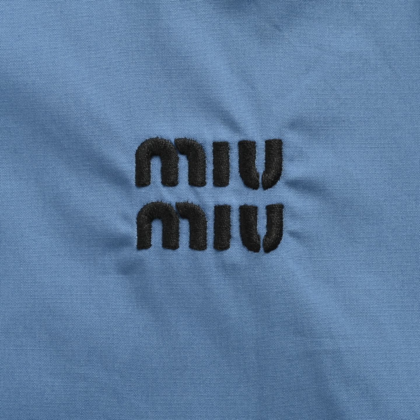 Miu Miu/缪缪 25Fw 刺绣小标蓝色衬衫 Miu Miu/缪缪 25Fw 刺绣小标蓝色衬衫