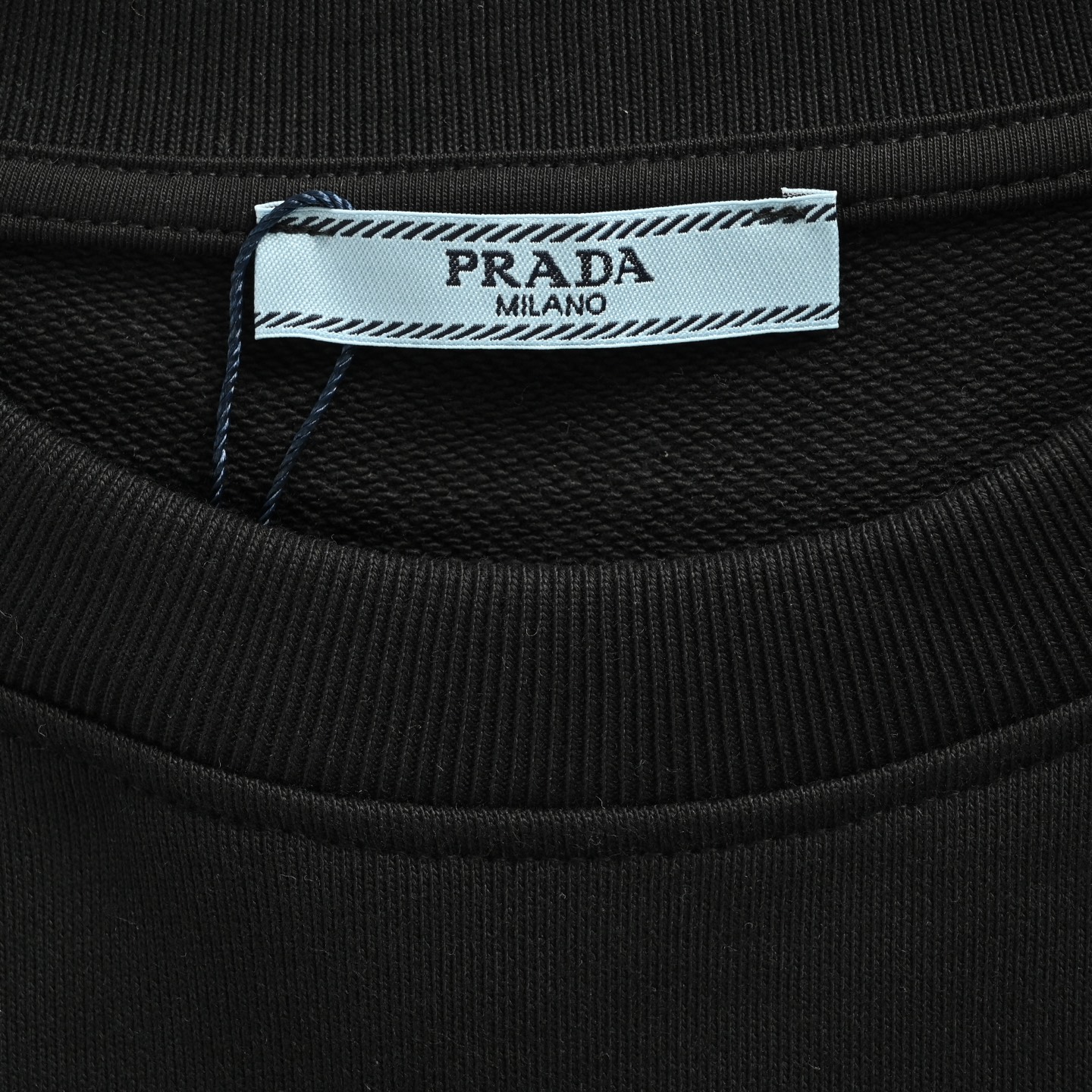 Prada/普拉达 25Fw 尼龙口袋三角标圆领卫衣-Chinese UA Cheap High Quatity Brand Clothes Bags handbags Sneakers wholesale wholesaler seller from China Factory suppliers Fashion Clothing Shoes best Quality Beautiful Price Prada/普拉达 25Fw 尼龙口袋三角标圆领卫衣