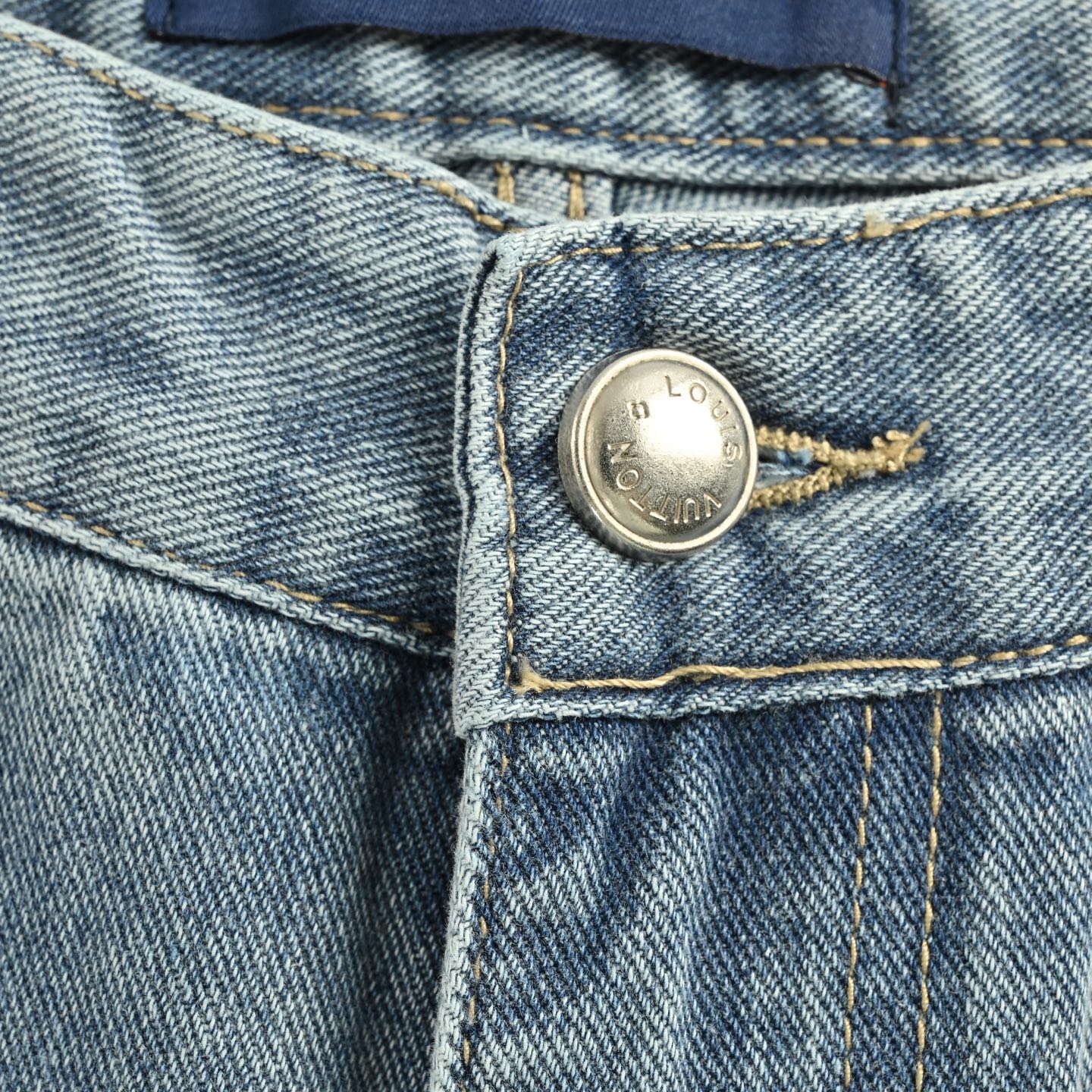 Louis Vuitton/路易威登 24Fw 破洞老花套装牛仔裤-Chinese UA Cheap High Quatity Brand Clothes Bags handbags Sneakers wholesale wholesaler seller from China Factory suppliers Fashion Clothing Shoes best Quality Beautiful Price Louis Vuitton/路易威登 24Fw 破洞老花套装牛仔裤