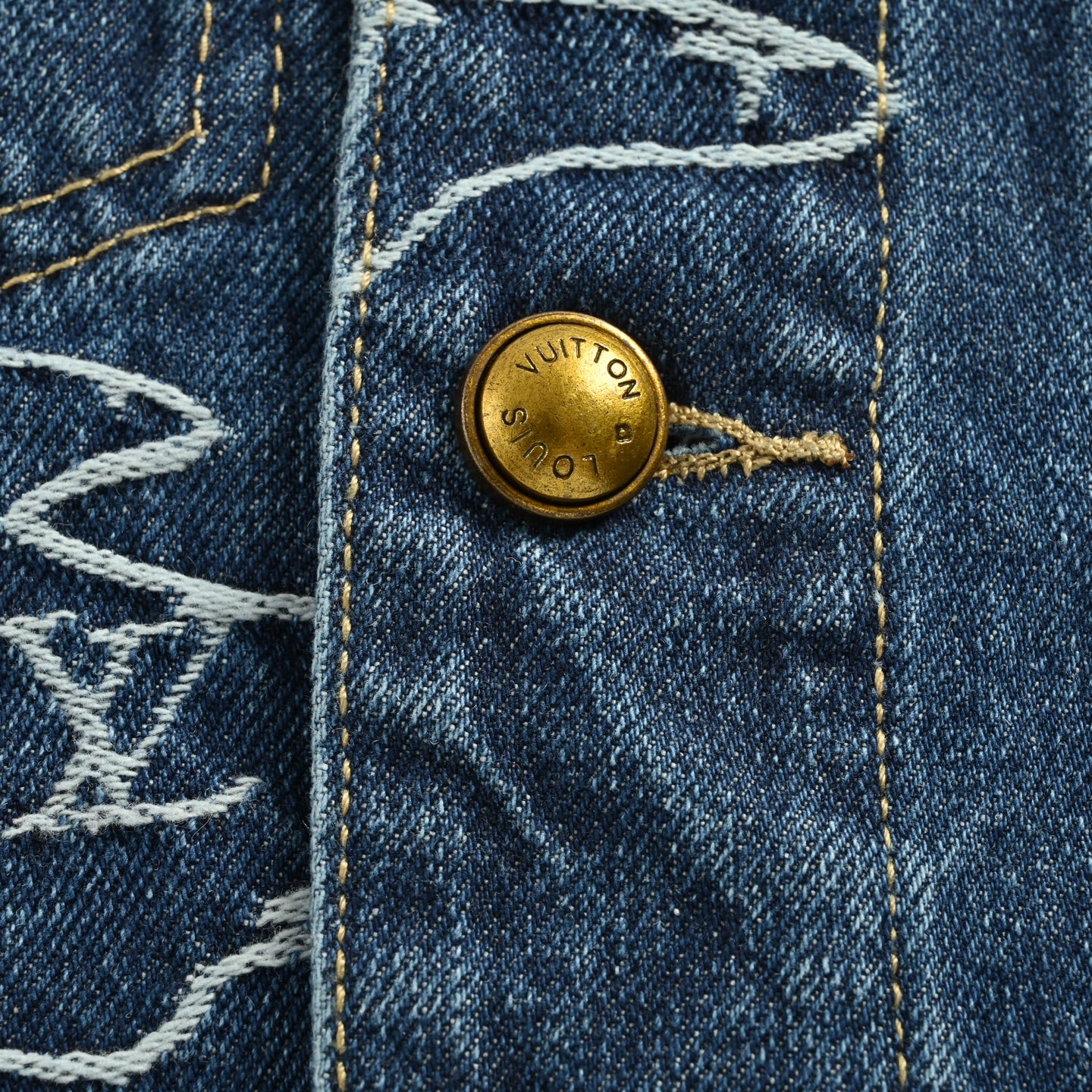 Louis Vuitton/路易威登 Nigo联名老花重工提花牛仔夹克外套-Chinese UA Cheap High Quatity Brand Clothes Bags handbags Sneakers wholesale wholesaler seller from China Factory suppliers Fashion Clothing Shoes best Quality Beautiful Price Louis Vuitton/路易威登 Nigo联名老花重工提花牛仔夹克外套