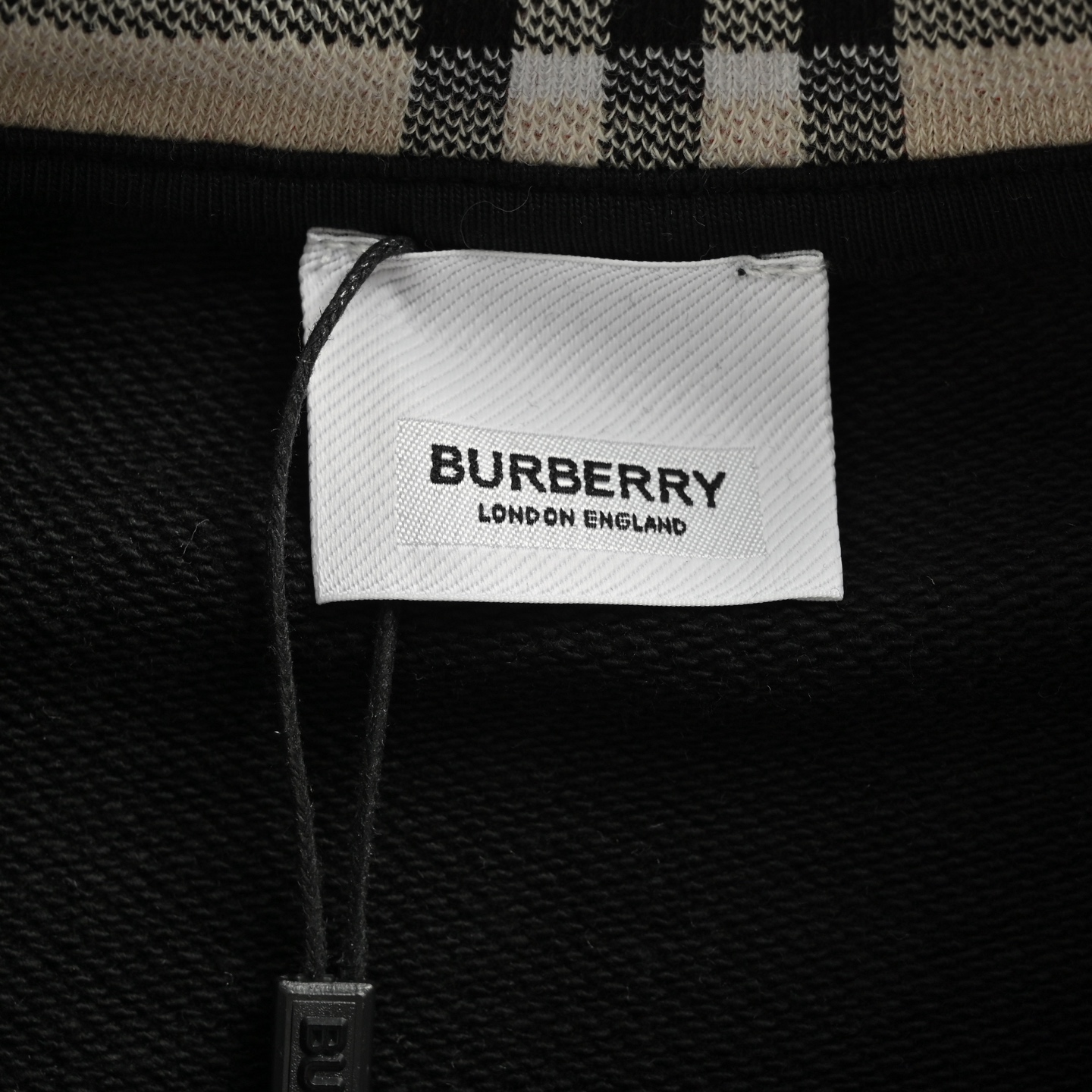Burberry/巴宝莉 25Fw 格纹领口拼接刺绣小标圆领卫衣-Chinese UA Cheap High Quatity Brand Clothes Bags handbags Sneakers wholesale wholesaler seller from China Factory suppliers Fashion Clothing Shoes best Quality Beautiful Price Burberry/巴宝莉 25Fw 格纹领口拼接刺绣小标圆领卫衣