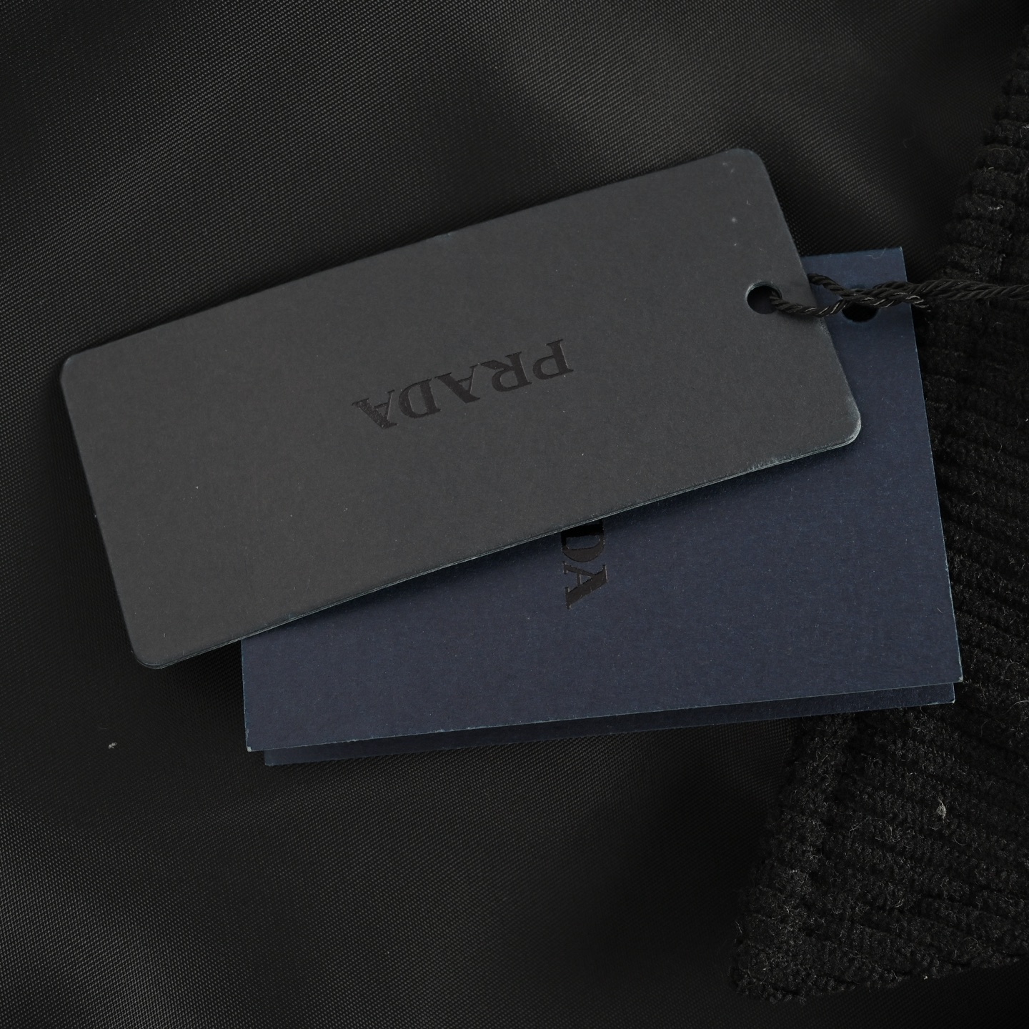 Prada/普拉达 25Fw 三角标口袋翻盖棉服外套-Chinese UA Cheap High Quatity Brand Clothes Bags handbags Sneakers wholesale wholesaler seller from China Factory suppliers Fashion Clothing Shoes best Quality Beautiful Price Prada/普拉达 25Fw 三角标口袋翻盖棉服外套