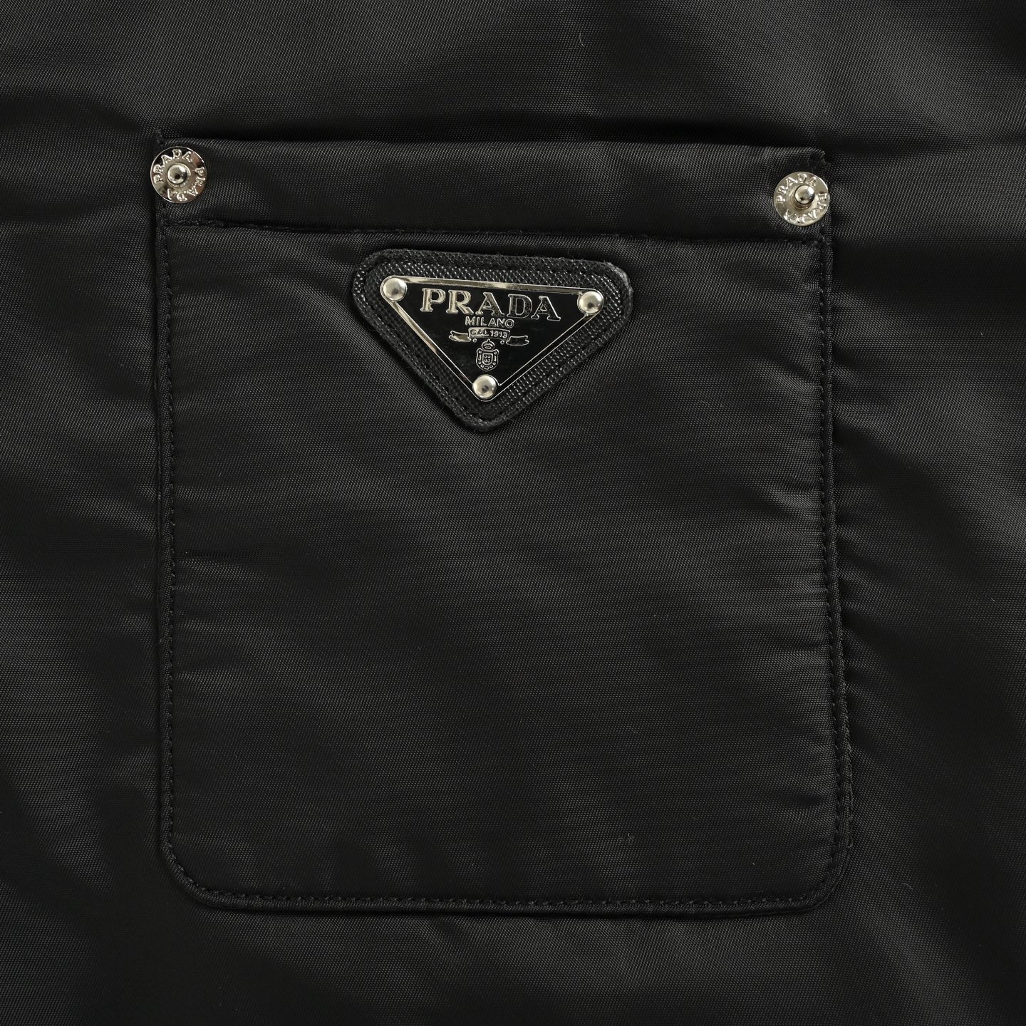 Prada/普拉达 25Fw 三角标口袋翻盖棉服外套-Chinese UA Cheap High Quatity Brand Clothes Bags handbags Sneakers wholesale wholesaler seller from China Factory suppliers Fashion Clothing Shoes best Quality Beautiful Price Prada/普拉达 25Fw 三角标口袋翻盖棉服外套