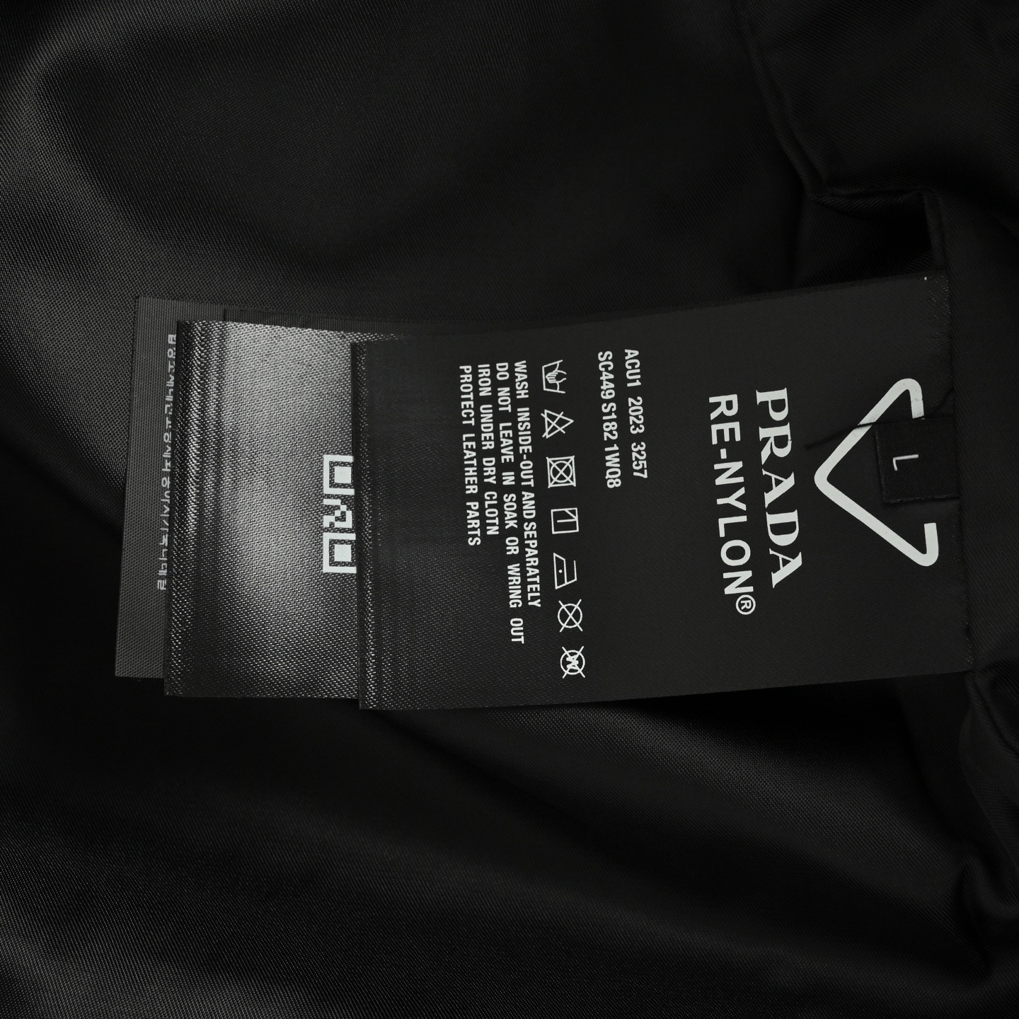 Prada/普拉达 25Fw 三角标口袋翻盖棉服外套-Chinese UA Cheap High Quatity Brand Clothes Bags handbags Sneakers wholesale wholesaler seller from China Factory suppliers Fashion Clothing Shoes best Quality Beautiful Price Prada/普拉达 25Fw 三角标口袋翻盖棉服外套