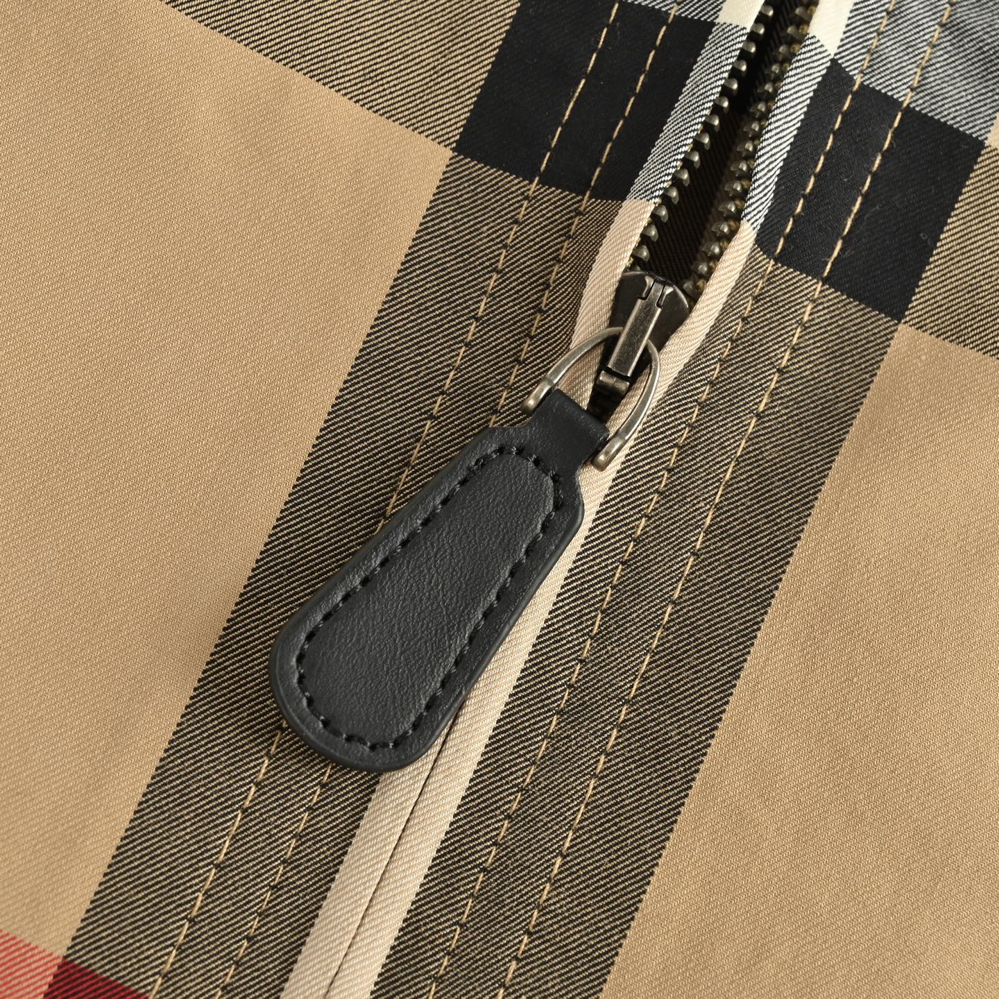 Burberry/巴宝莉 23Fw 大格纹翻领夹克外套-Chinese UA Cheap High Quatity Brand Clothes Bags handbags Sneakers wholesale wholesaler seller from China Factory suppliers Fashion Clothing Shoes best Quality Beautiful Price Burberry/巴宝莉 23Fw 大格纹翻领夹克外套