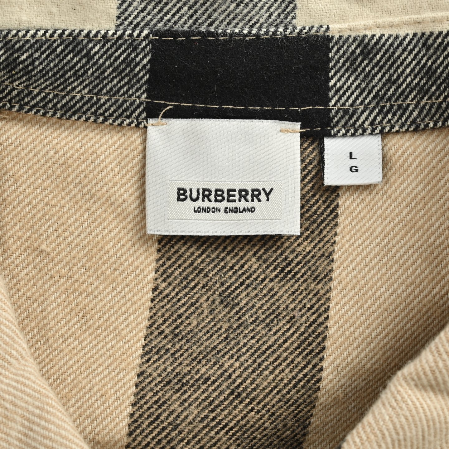 Burberry/巴宝莉 22Fw 裁片拼接格纹衬衫外套 一款臻至完美的衬衫夹克-Chinese UA Cheap High Quatity Brand Clothes Bags handbags Sneakers wholesale wholesaler seller from China Factory suppliers Fashion Clothing Shoes best Quality Beautiful Price Burberry/巴宝莉 22Fw 裁片拼接格纹衬衫外套 一款臻至完美的衬衫夹克