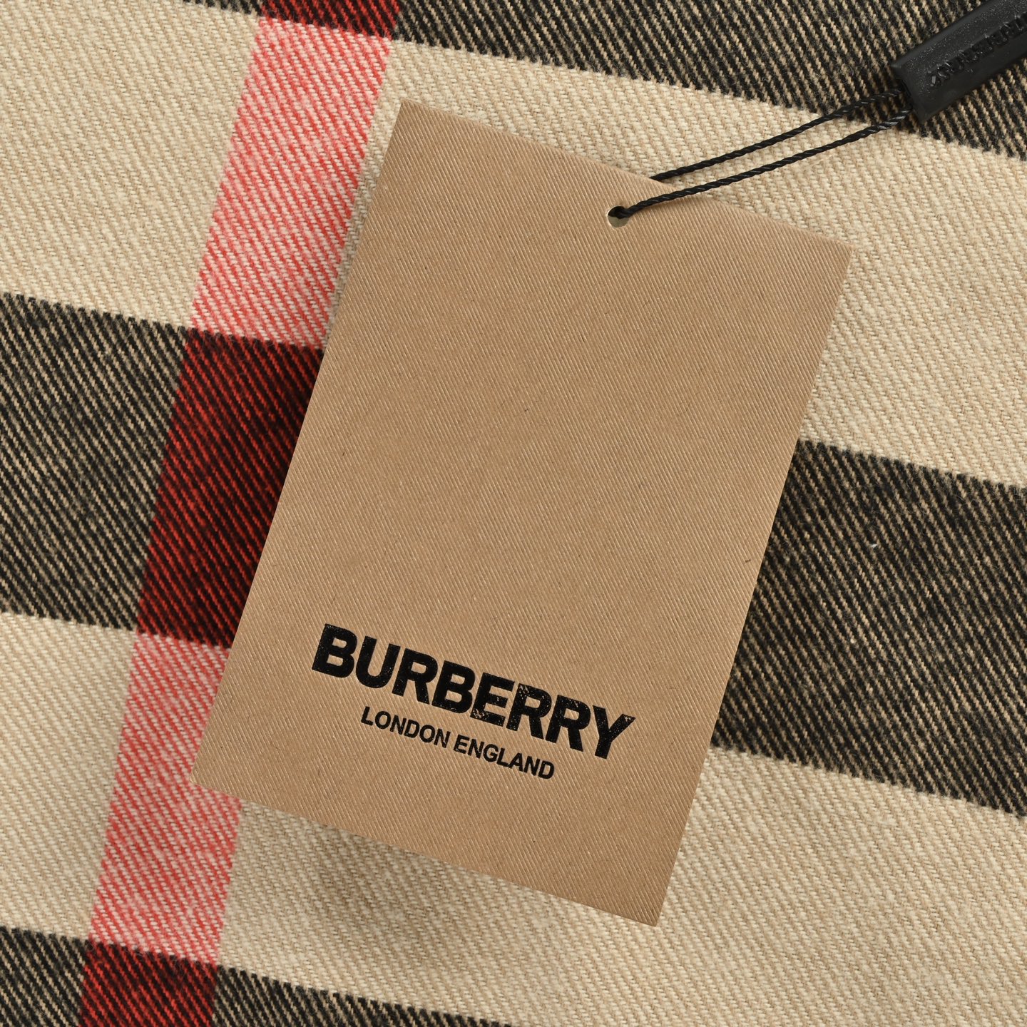 Burberry/巴宝莉 22Fw 裁片拼接格纹衬衫外套 一款臻至完美的衬衫夹克-Chinese UA Cheap High Quatity Brand Clothes Bags handbags Sneakers wholesale wholesaler seller from China Factory suppliers Fashion Clothing Shoes best Quality Beautiful Price Burberry/巴宝莉 22Fw 裁片拼接格纹衬衫外套 一款臻至完美的衬衫夹克
