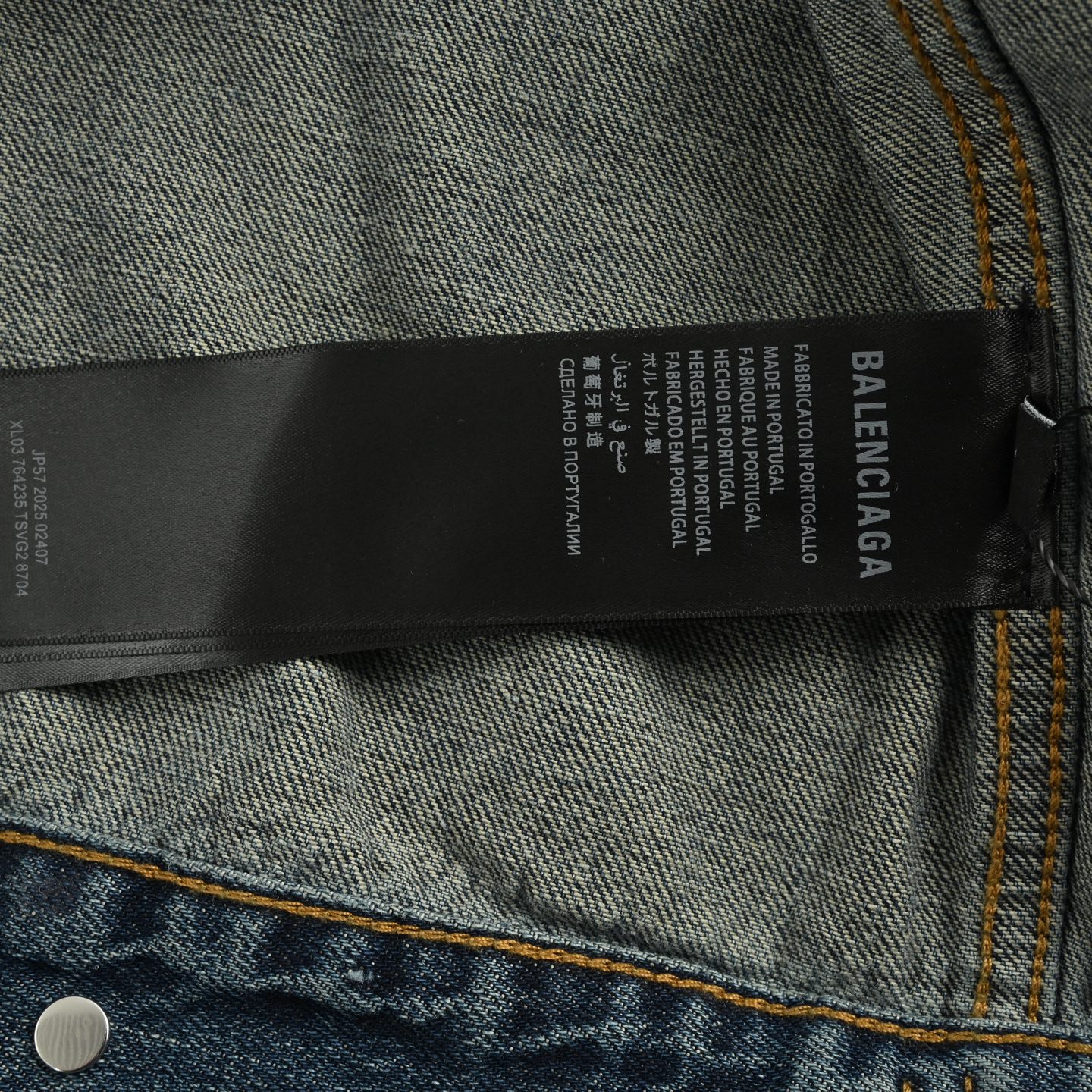 Balenciaga/巴黎世家 25Fw 银胶带印花蓝牛仔外套-Chinese UA Cheap High Quatity Brand Clothes Bags handbags Sneakers wholesale wholesaler seller from China Factory suppliers Fashion Clothing Shoes best Quality Beautiful Price Balenciaga/巴黎世家 25Fw 银胶带印花蓝牛仔外套