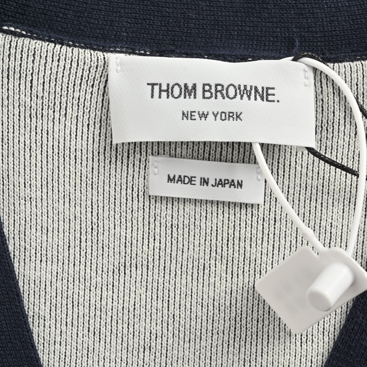 Thom Browne/汤姆布朗 25Fw 后背菱格小狗提花开衫毛衣-Chinese UA Cheap High Quatity Brand Clothes Bags handbags Sneakers wholesale wholesaler seller from China Factory suppliers Fashion Clothing Shoes best Quality Beautiful Price Thom Browne/汤姆布朗 25Fw 后背菱格小狗提花开衫毛衣
