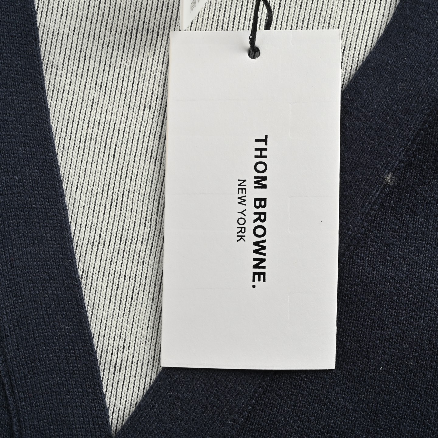 Thom Browne/汤姆布朗 25Fw 后背菱格小狗提花开衫毛衣-Chinese UA Cheap High Quatity Brand Clothes Bags handbags Sneakers wholesale wholesaler seller from China Factory suppliers Fashion Clothing Shoes best Quality Beautiful Price Thom Browne/汤姆布朗 25Fw 后背菱格小狗提花开衫毛衣