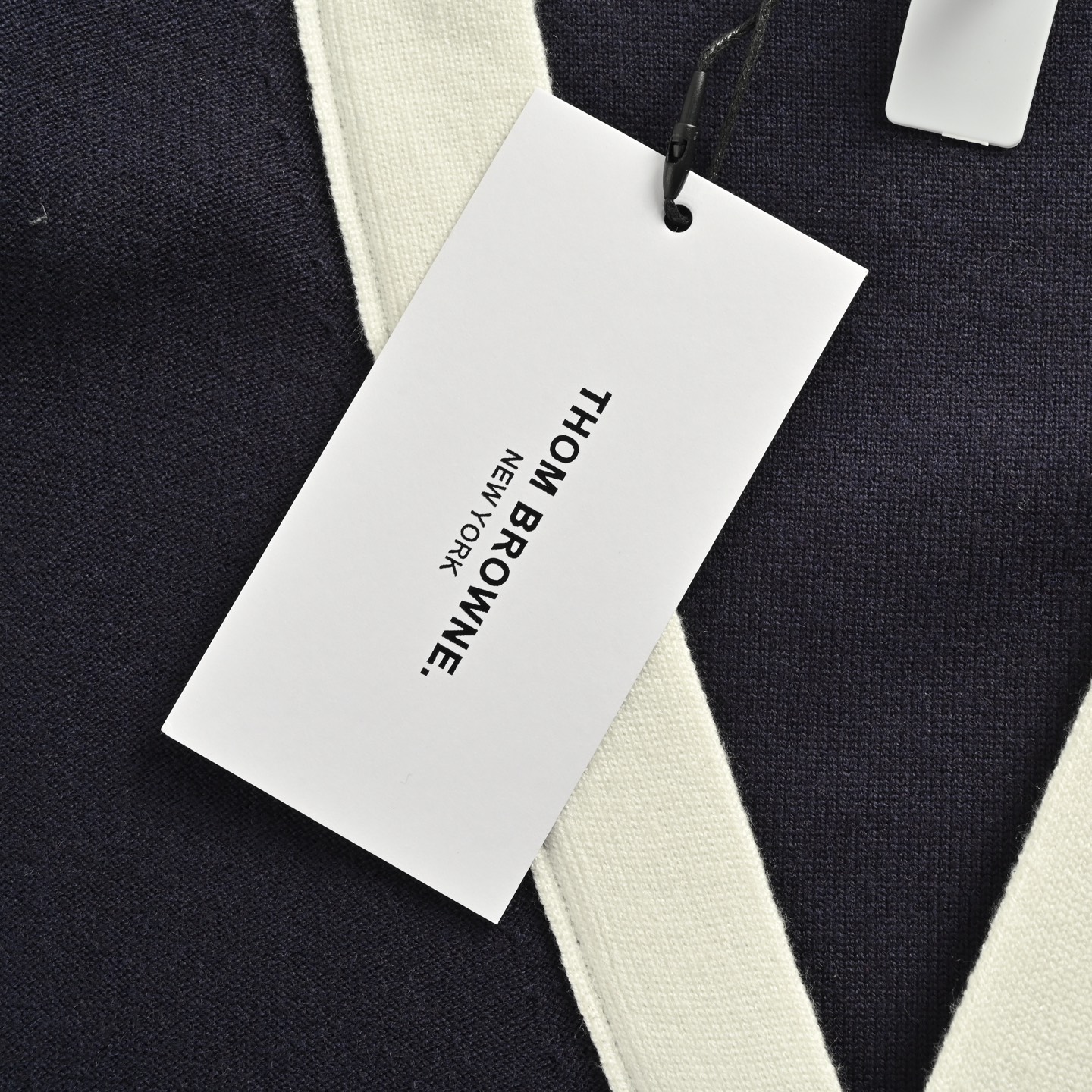 Thom Browne/汤姆布朗 25Fw 小狗提花开衫毛衣-Chinese UA Cheap High Quatity Brand Clothes Bags handbags Sneakers wholesale wholesaler seller from China Factory suppliers Fashion Clothing Shoes best Quality Beautiful Price Thom Browne/汤姆布朗 25Fw 小狗提花开衫毛衣