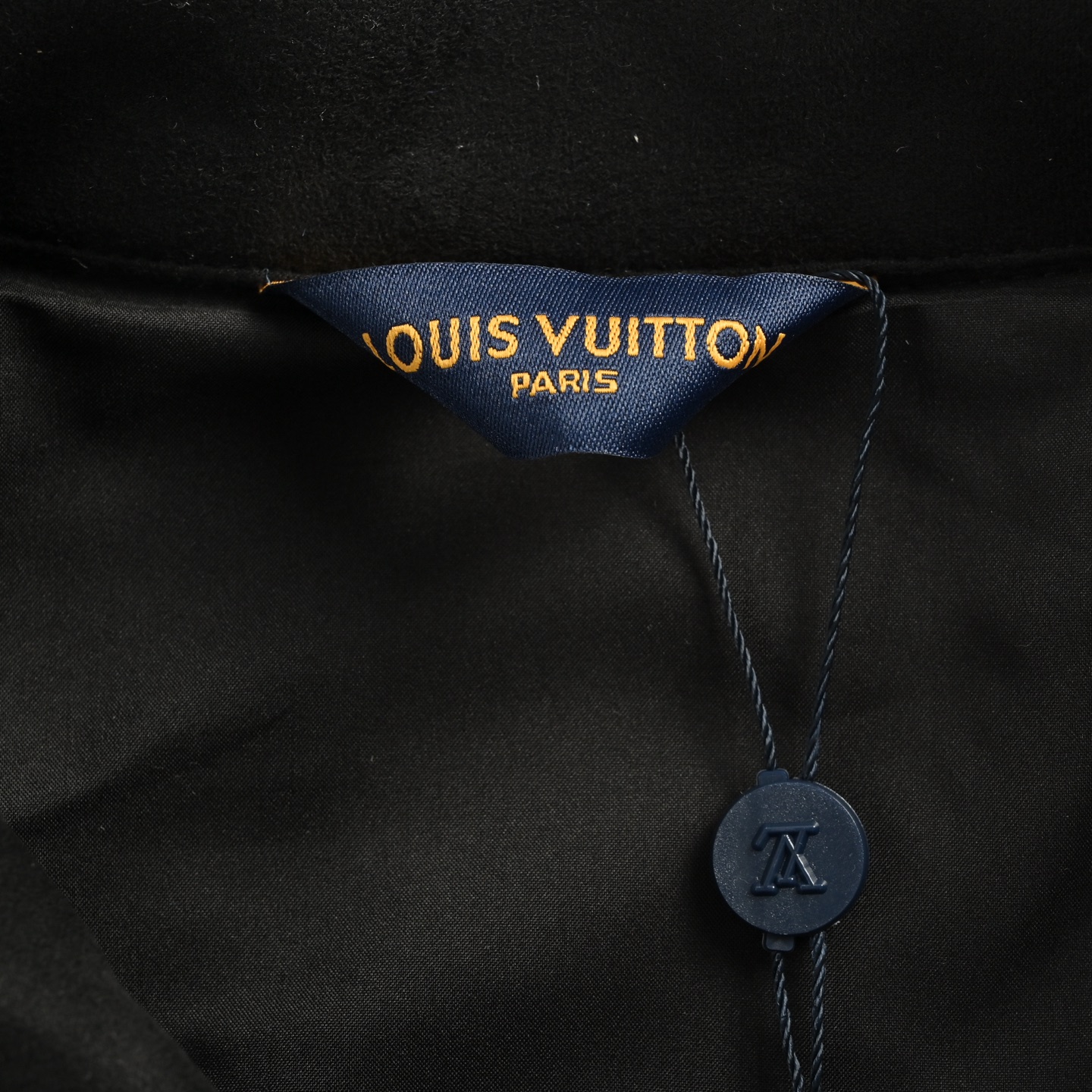 Louis Vuitton/路易威登 25Fw 麂皮绒暗纹夹克外套-Chinese UA Cheap High Quatity Brand Clothes Bags handbags Sneakers wholesale wholesaler seller from China Factory suppliers Fashion Clothing Shoes best Quality Beautiful Price Louis Vuitton/路易威登 25Fw 麂皮绒暗纹夹克外套