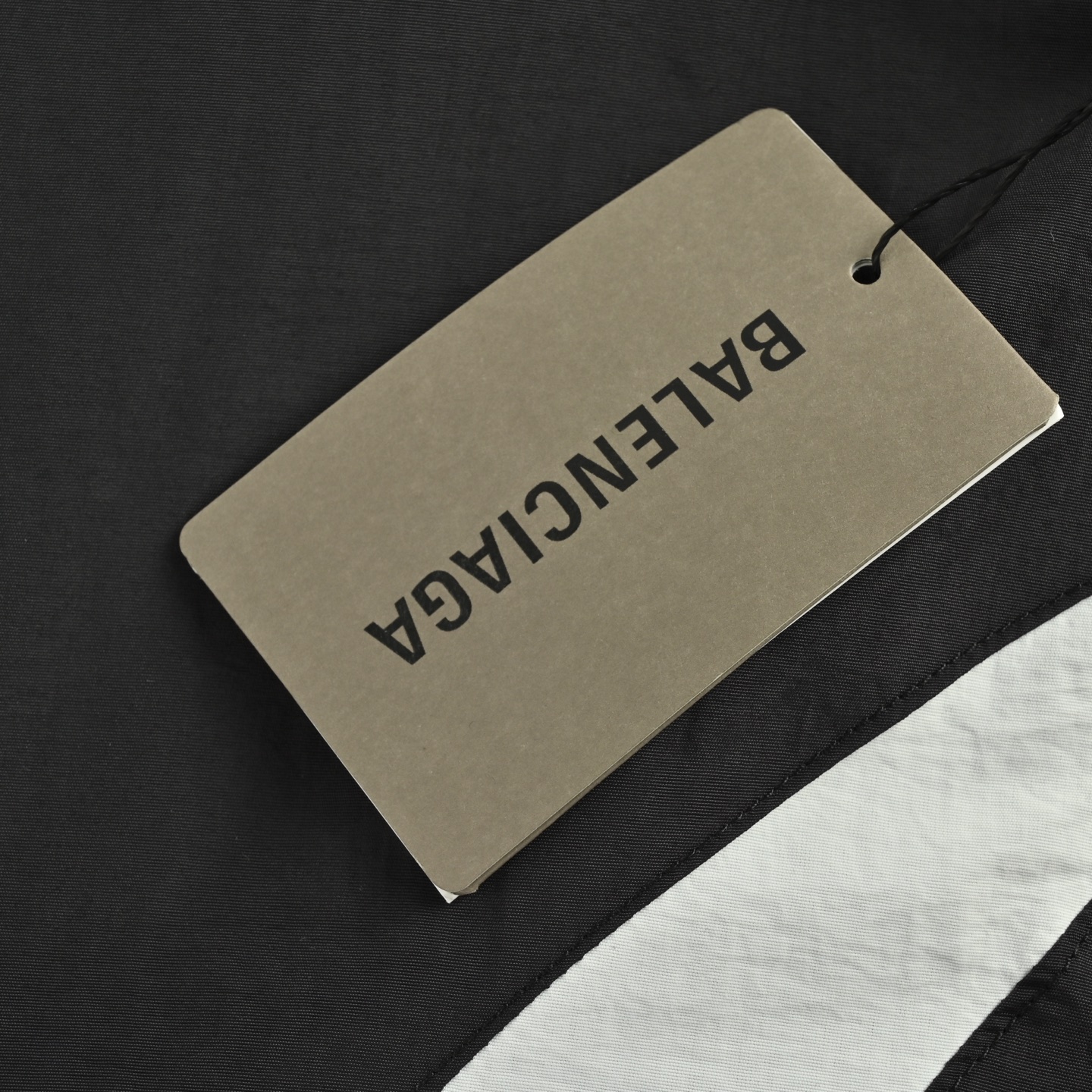 Balenciaga/ 巴黎世家 25Fw 大半环拼接黑白冲锋衣夹克 黑色-Chinese UA Cheap High Quatity Brand Clothes Bags handbags Sneakers wholesale wholesaler seller from China Factory suppliers Fashion Clothing Shoes best Quality Beautiful Price Balenciaga/ 巴黎世家 25Fw 大半环拼接黑白冲锋衣夹克 黑色