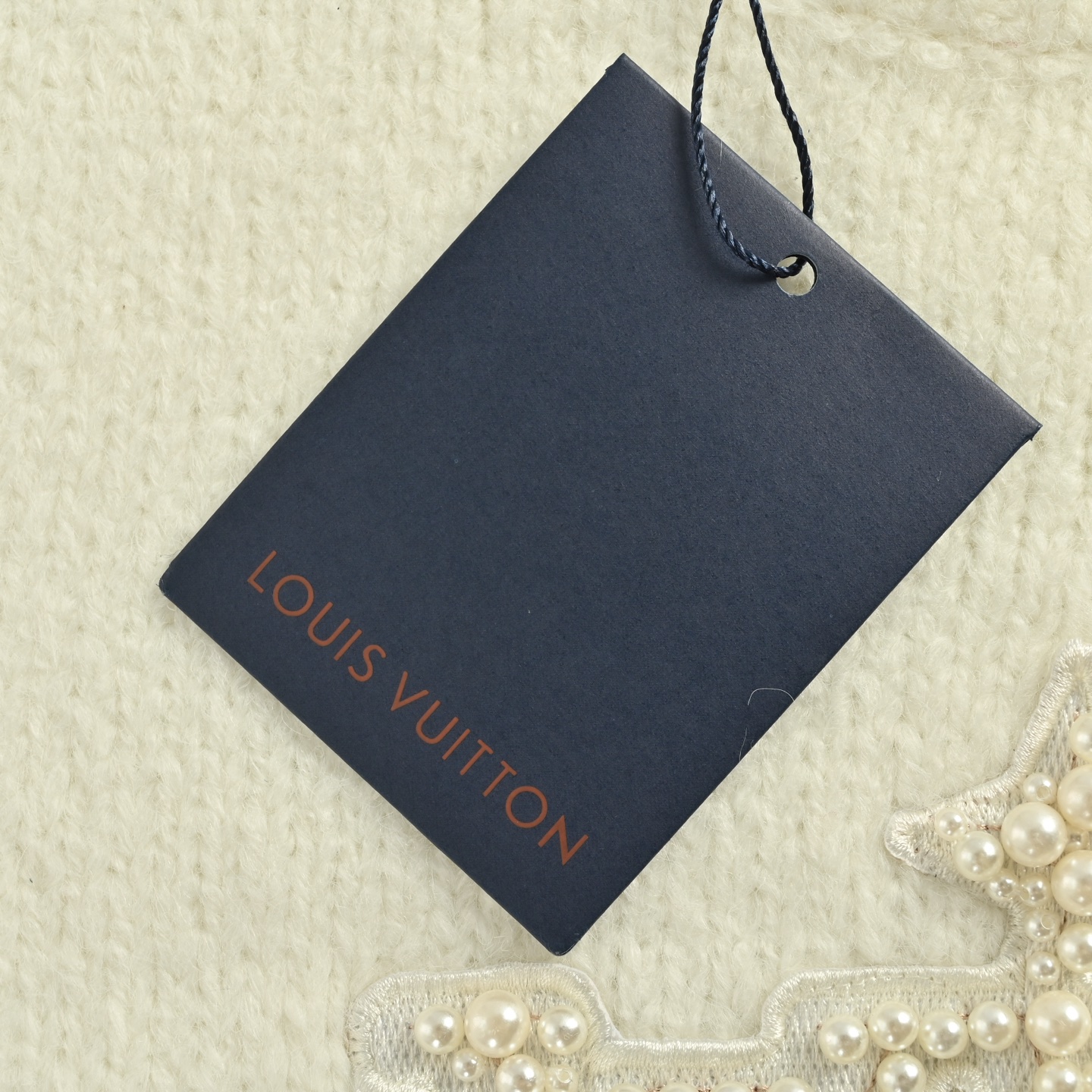 Louis Vuitton/路易威登 25Fw 刺绣珍珠徽标针织毛衣-Chinese wholesaler seller Clothes Bags handbags wholesale Shoes High Quatity wholesaler seller Cheap Sneakers from China Factory Chinese suppliers china wholesale clothing wholesaler seller Louis Vuitton/路易威登 25Fw 刺绣珍珠徽标针织毛衣