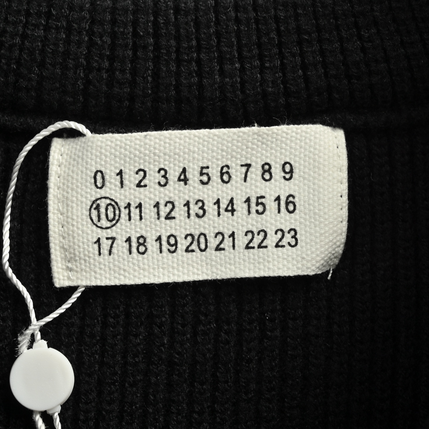 Maison Margiela/马吉拉 25Fw 四角标识圆领毛衣-Chinese UA Cheap High Quatity Brand Clothes Bags handbags Sneakers wholesale wholesaler seller from China Factory suppliers Fashion Clothing Shoes best Quality Beautiful Price Maison Margiela/马吉拉 25Fw 四角标识圆领毛衣