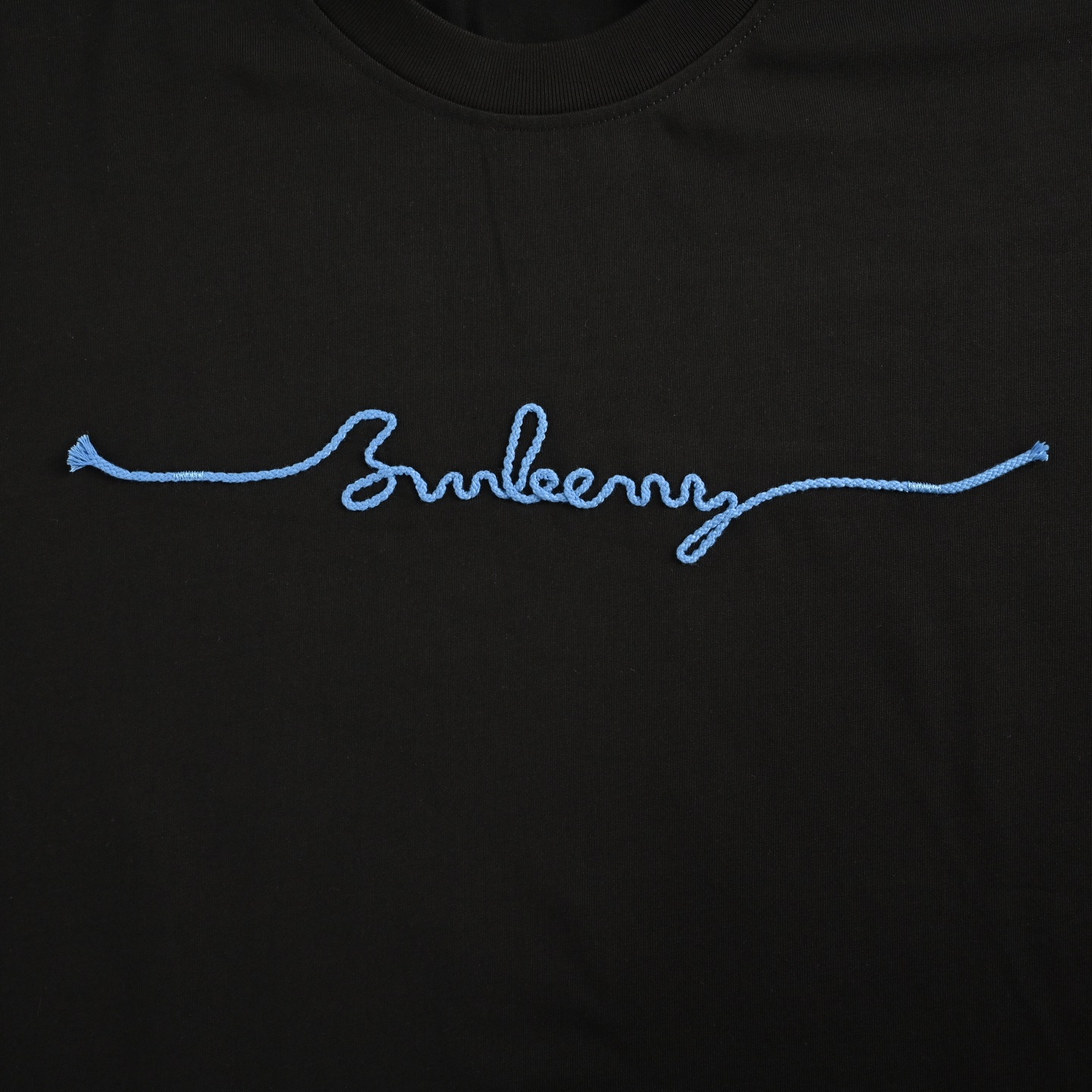 Burberry/巴宝莉 25Fw 胸前签名logo刺绣长袖T恤 黑色 白色-Chinese UA Cheap High Quatity Brand Clothes Bags handbags Sneakers wholesale wholesaler seller from China Factory suppliers Fashion Clothing Shoes best Quality Beautiful Price Burberry/巴宝莉 25Fw 胸前签名logo刺绣长袖T恤 黑色 白色