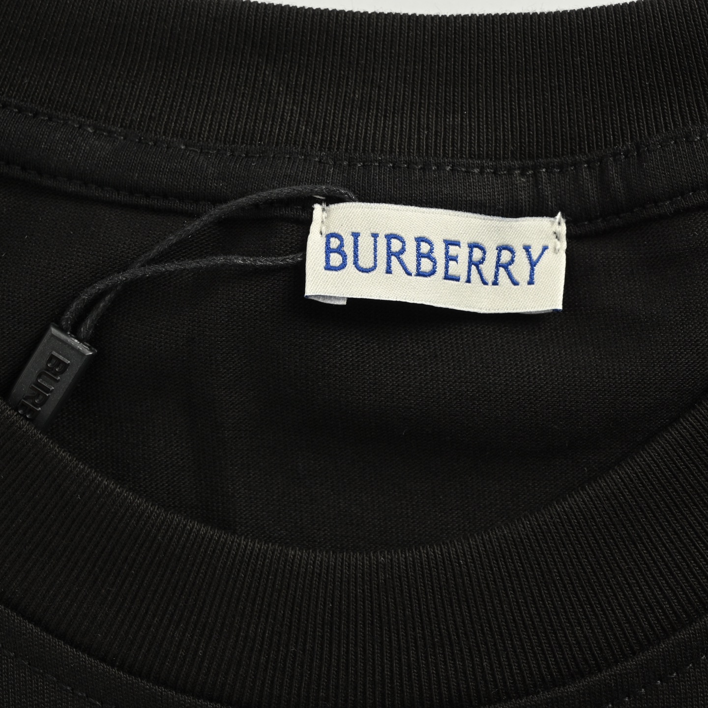 Burberry/巴宝莉 25Fw 胸前签名logo刺绣长袖T恤 黑色 白色-Chinese UA Cheap High Quatity Brand Clothes Bags handbags Sneakers wholesale wholesaler seller from China Factory suppliers Fashion Clothing Shoes best Quality Beautiful Price Burberry/巴宝莉 25Fw 胸前签名logo刺绣长袖T恤 黑色 白色