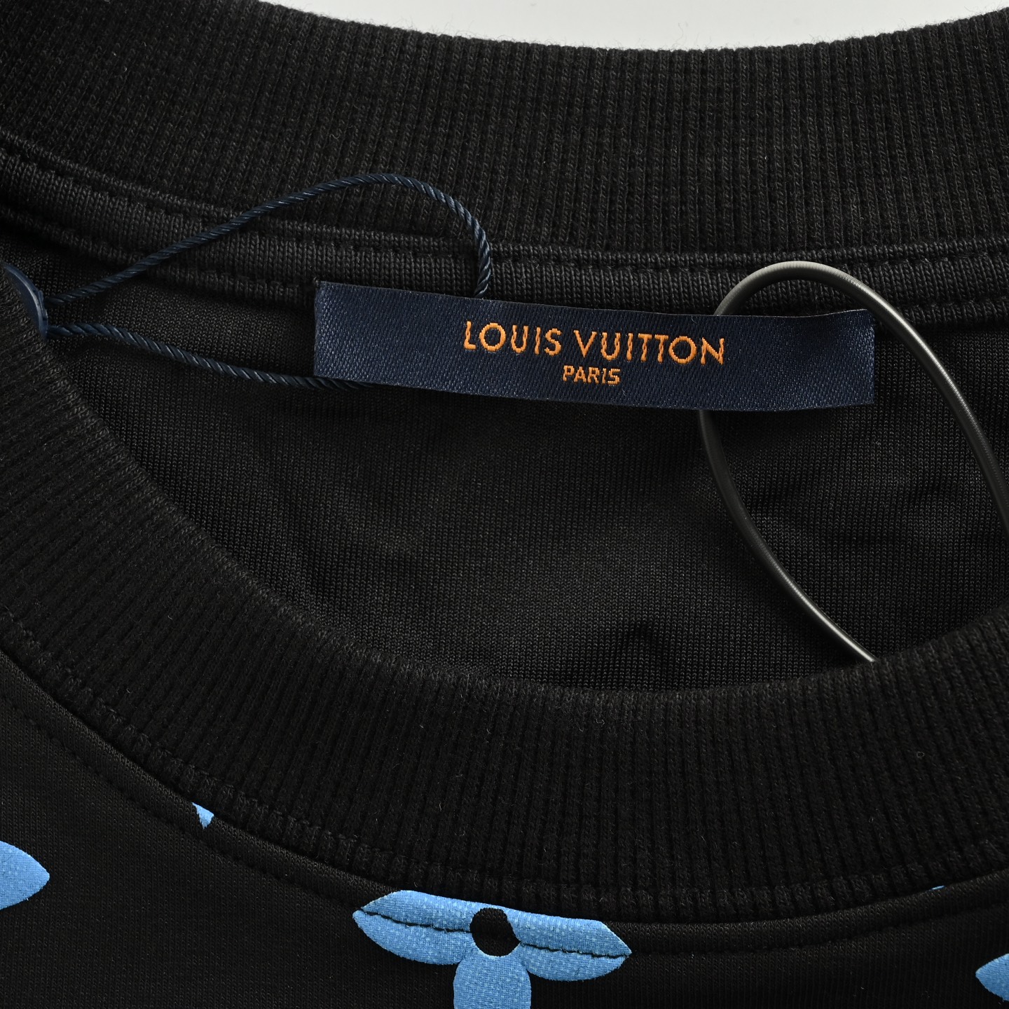 LouisVuitton/路易威登 满印渐变圆领卫衣-Chinese UA Cheap High Quatity Brand Clothes Bags handbags Sneakers wholesale wholesaler seller from China Factory suppliers Fashion Clothing Shoes best Quality Beautiful Price LouisVuitton/路易威登 满印渐变圆领卫衣
