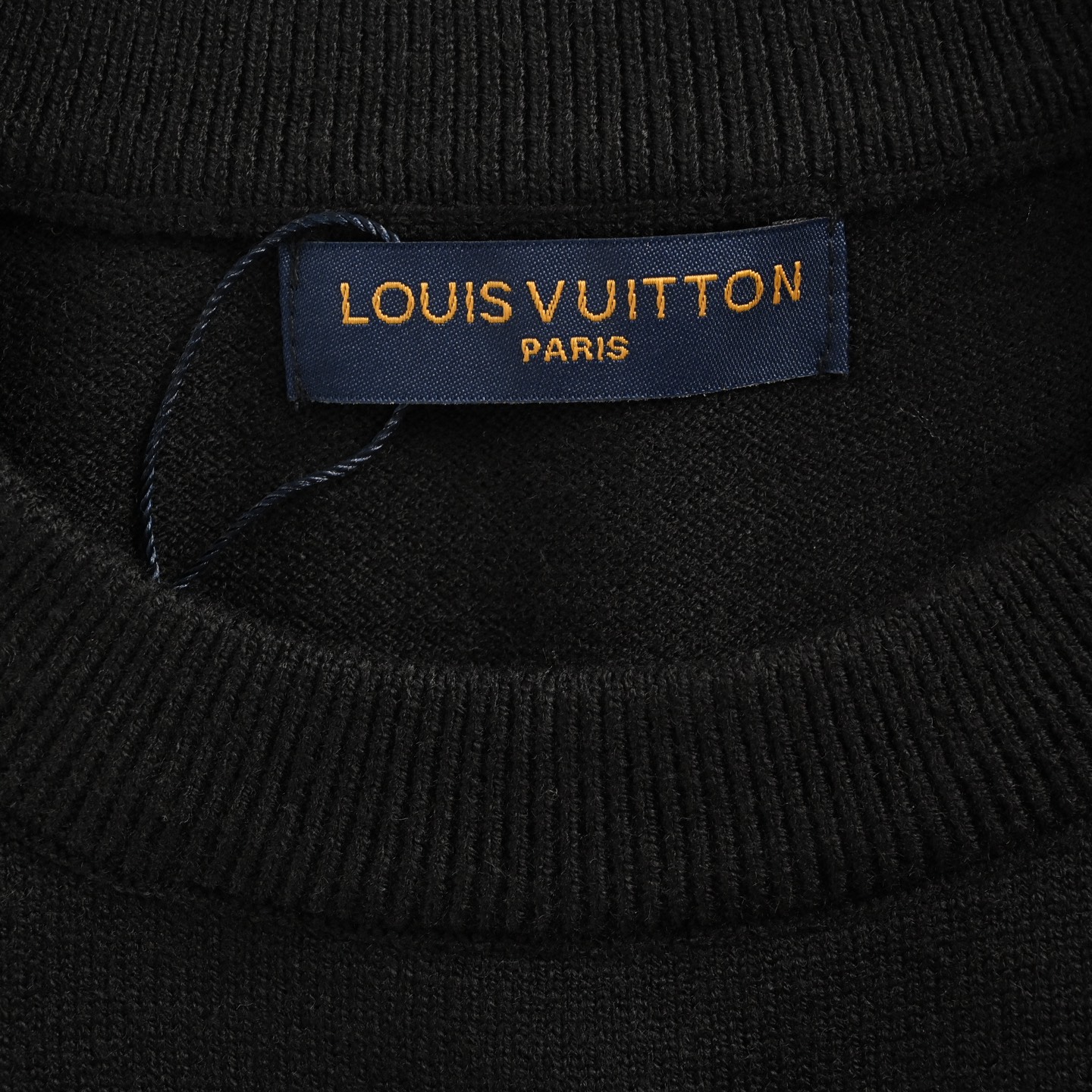 Louis Vuitton/路易威登 25Fw 爱心提花针织毛衣-Chinese UA Cheap High Quatity Brand Clothes Bags handbags Sneakers wholesale wholesaler seller from China Factory suppliers Fashion Clothing Shoes best Quality Beautiful Price Louis Vuitton/路易威登 25Fw 爱心提花针织毛衣