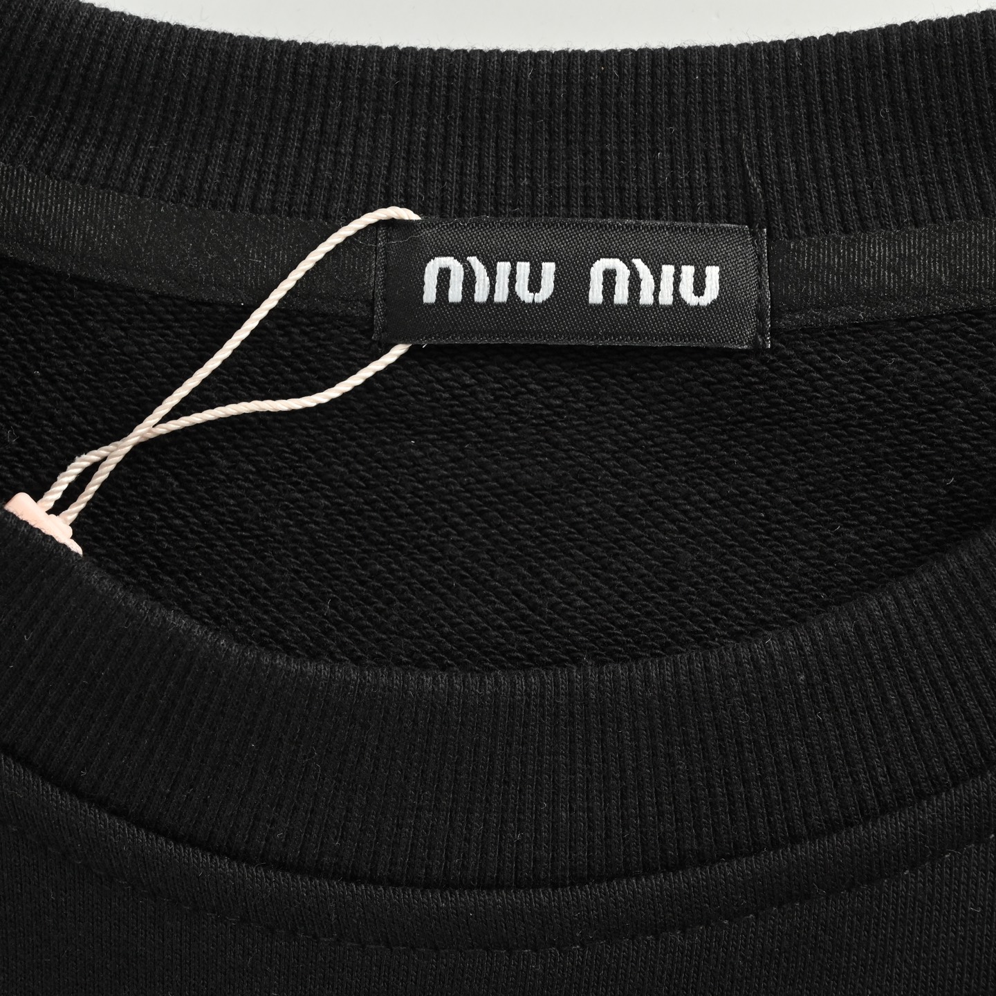 Miu Miu/缪缪 25Fw 烫钻字母圆领卫衣-Chinese UA Cheap High Quatity Brand Clothes Bags handbags Sneakers wholesale wholesaler seller from China Factory suppliers Fashion Clothing Shoes best Quality Beautiful Price Miu Miu/缪缪 25Fw 烫钻字母圆领卫衣