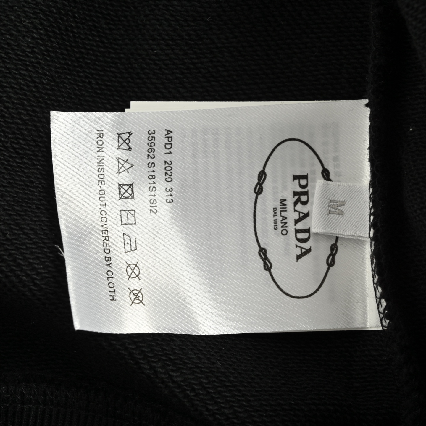 Prada/普拉达 25Fw 领口三角标尼龙口袋连帽卫衣-Chinese UA Cheap High Quatity Brand Clothes Bags handbags Sneakers wholesale wholesaler seller from China Factory suppliers Fashion Clothing Shoes best Quality Beautiful Price Prada/普拉达 25Fw 领口三角标尼龙口袋连帽卫衣