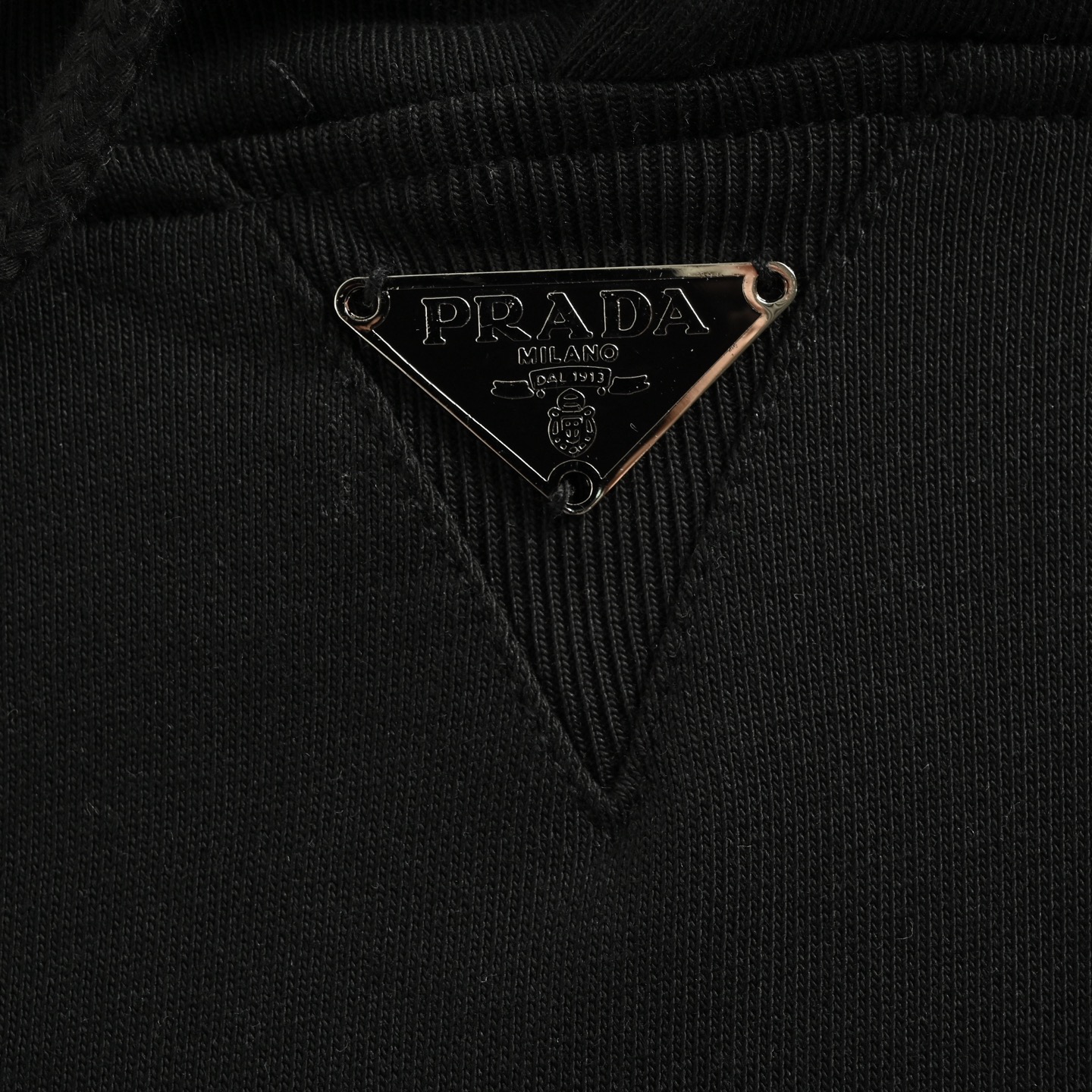 Prada/普拉达 25Fw 领口三角标尼龙口袋连帽卫衣-Chinese UA Cheap High Quatity Brand Clothes Bags handbags Sneakers wholesale wholesaler seller from China Factory suppliers Fashion Clothing Shoes best Quality Beautiful Price Prada/普拉达 25Fw 领口三角标尼龙口袋连帽卫衣