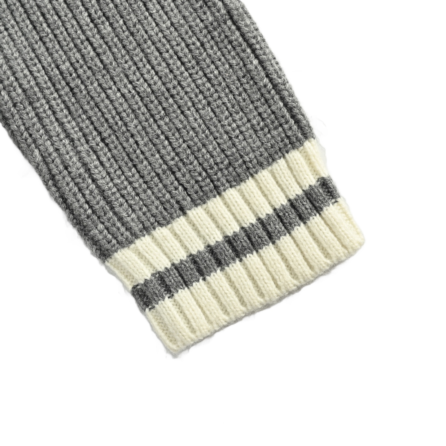 Miu Miu 25Fw Miu小标灰白V领毛衣 源自秀场的灰白条纹-Chinese UA Cheap High Quatity Brand Clothes Bags handbags Sneakers wholesale wholesaler seller from China Factory suppliers Fashion Clothing Shoes best Quality Beautiful Price Miu Miu 25Fw Miu小标灰白V领毛衣 源自秀场的灰白条纹