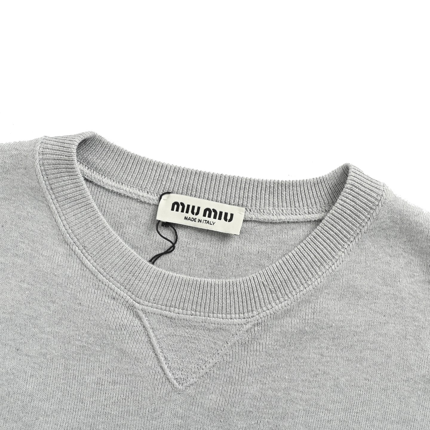 Miu Miu 25Fw Miu小标灰色圆领毛衣-Chinese UA Cheap High Quatity Brand Clothes Bags handbags Sneakers wholesale wholesaler seller from China Factory suppliers Fashion Clothing Shoes best Quality Beautiful Price Miu Miu 25Fw Miu小标灰色圆领毛衣