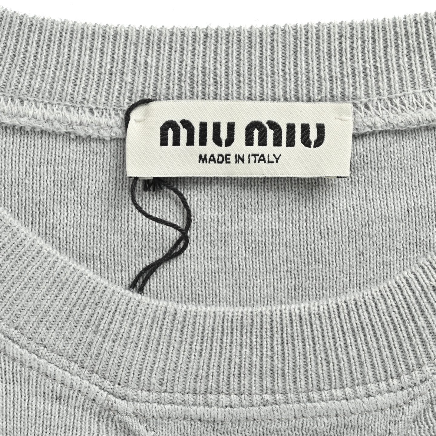 Miu Miu 25Fw Miu小标灰色圆领毛衣-Chinese UA Cheap High Quatity Brand Clothes Bags handbags Sneakers wholesale wholesaler seller from China Factory suppliers Fashion Clothing Shoes best Quality Beautiful Price Miu Miu 25Fw Miu小标灰色圆领毛衣