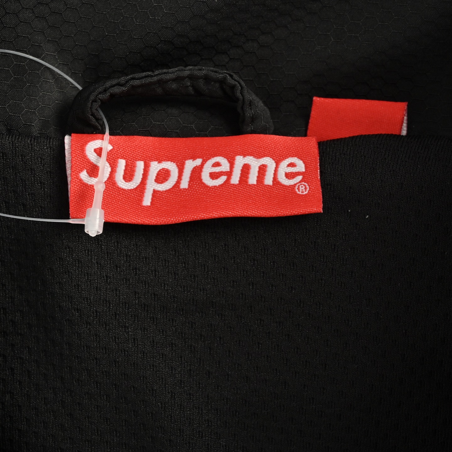 Supreme 25Fw 刺绣徽标半拉链反光条夹克外套