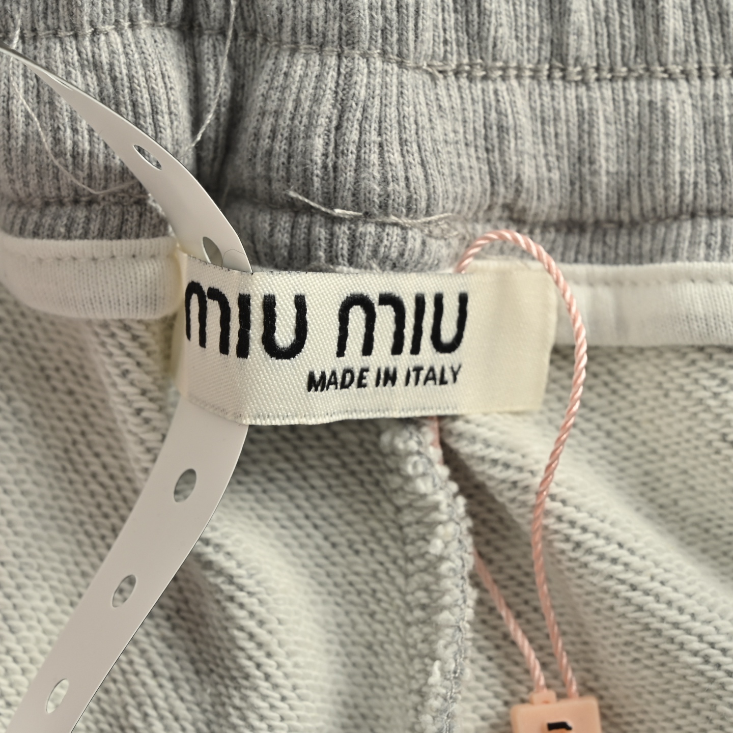 Miu Miu/缪缪 贴布刺绣字母束腿长裤-Chinese UA Cheap High Quatity Brand Clothes Bags handbags Sneakers wholesale wholesaler seller from China Factory suppliers Fashion Clothing Shoes best Quality Beautiful Price Miu Miu/缪缪 贴布刺绣字母束腿长裤