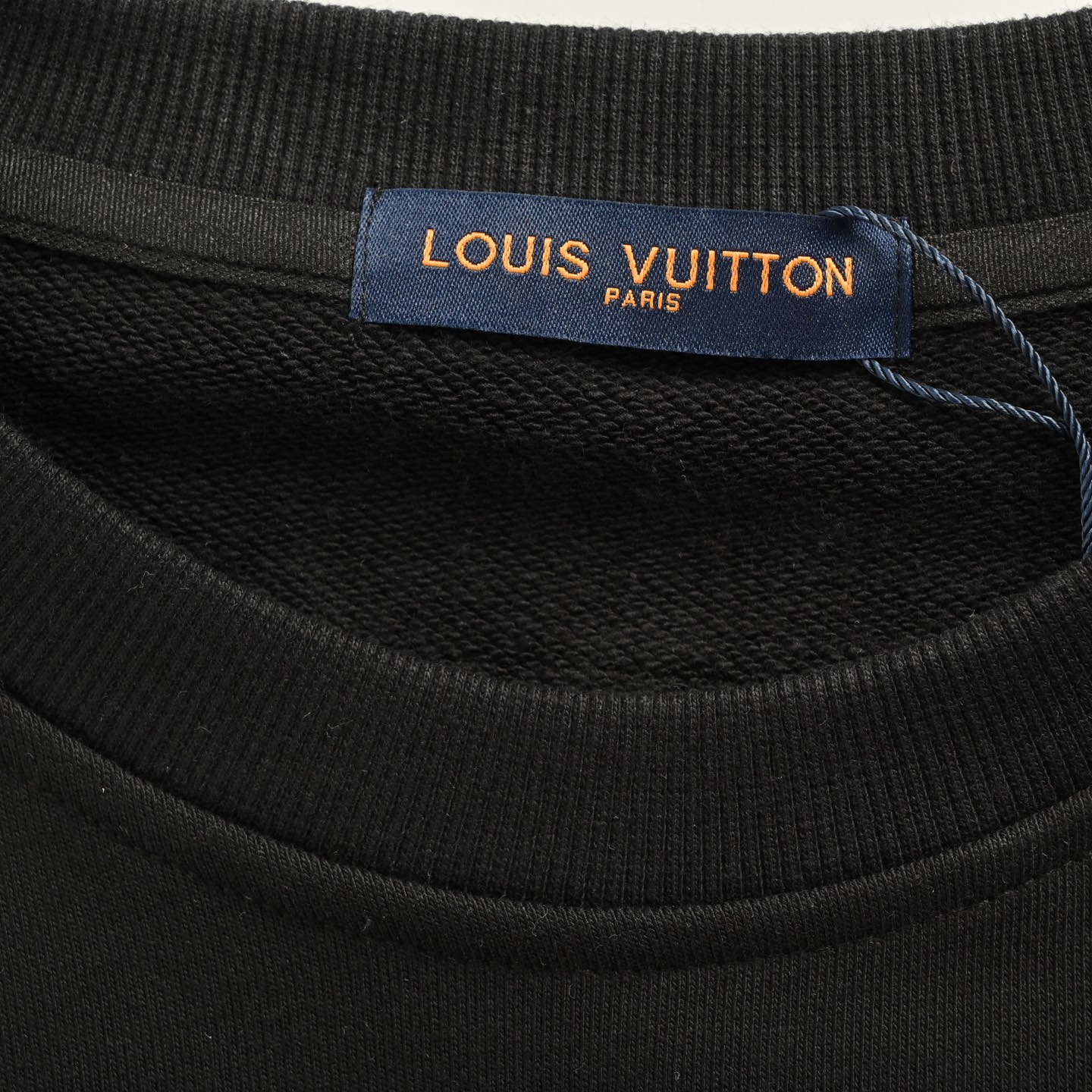 Louis Vuitton/路易威登 25Fw 胶带印花圆领卫衣-Chinese UA Cheap High Quatity Brand Clothes Bags handbags Sneakers wholesale wholesaler seller from China Factory suppliers Fashion Clothing Shoes best Quality Beautiful Price Louis Vuitton/路易威登 25Fw 胶带印花圆领卫衣