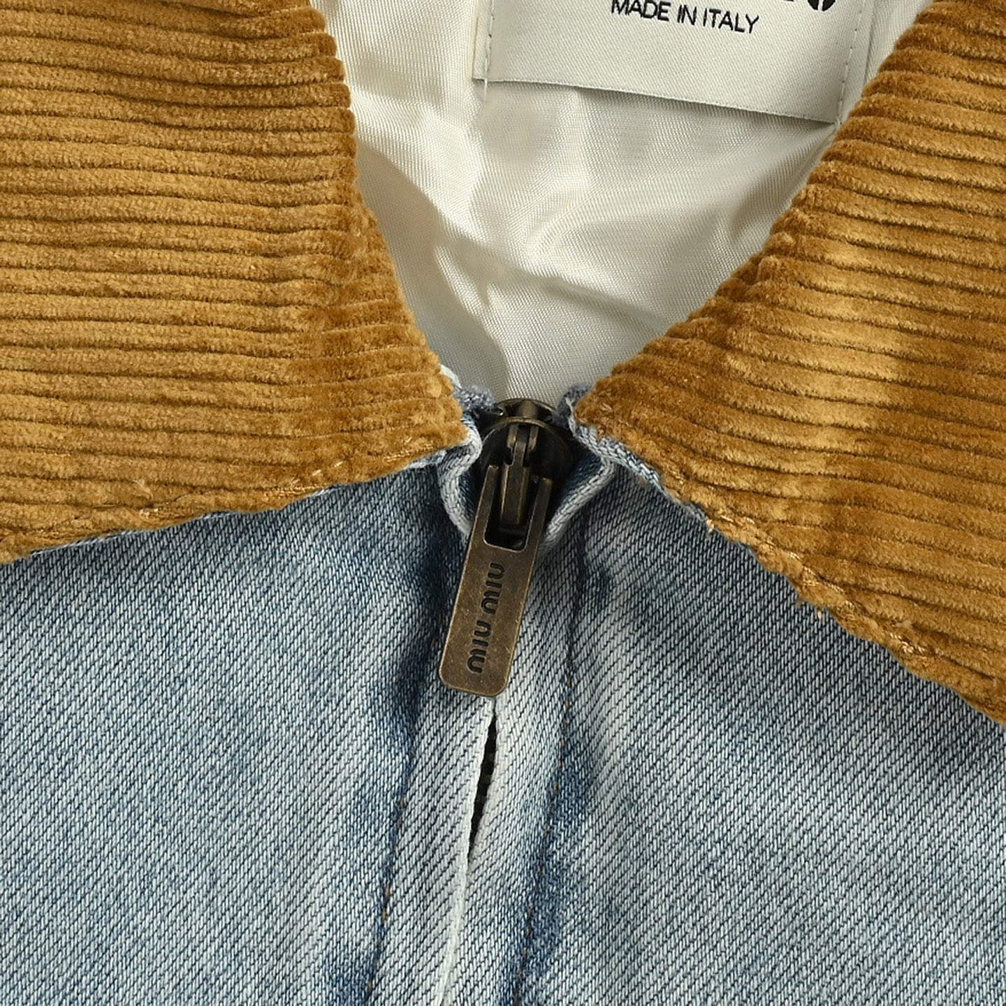 Miu Miu/缪缪 25Fw 口袋刺绣字母徽标牛仔棉服 Miu Miu/缪缪 25Fw 口袋刺绣字母徽标牛仔棉服