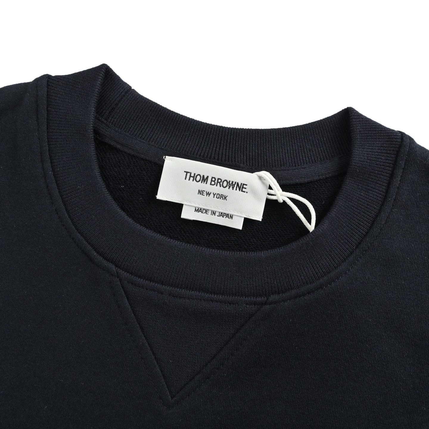 Thom Browne/汤姆布朗 25Fw 下摆织带圆领卫衣 领口三角单独横机摇-Chinese UA Cheap High Quatity Brand Clothes Bags handbags Sneakers wholesale wholesaler seller from China Factory suppliers Fashion Clothing Shoes best Quality Beautiful Price Thom Browne/汤姆布朗 25Fw 下摆织带圆领卫衣 领口三角单独横机摇