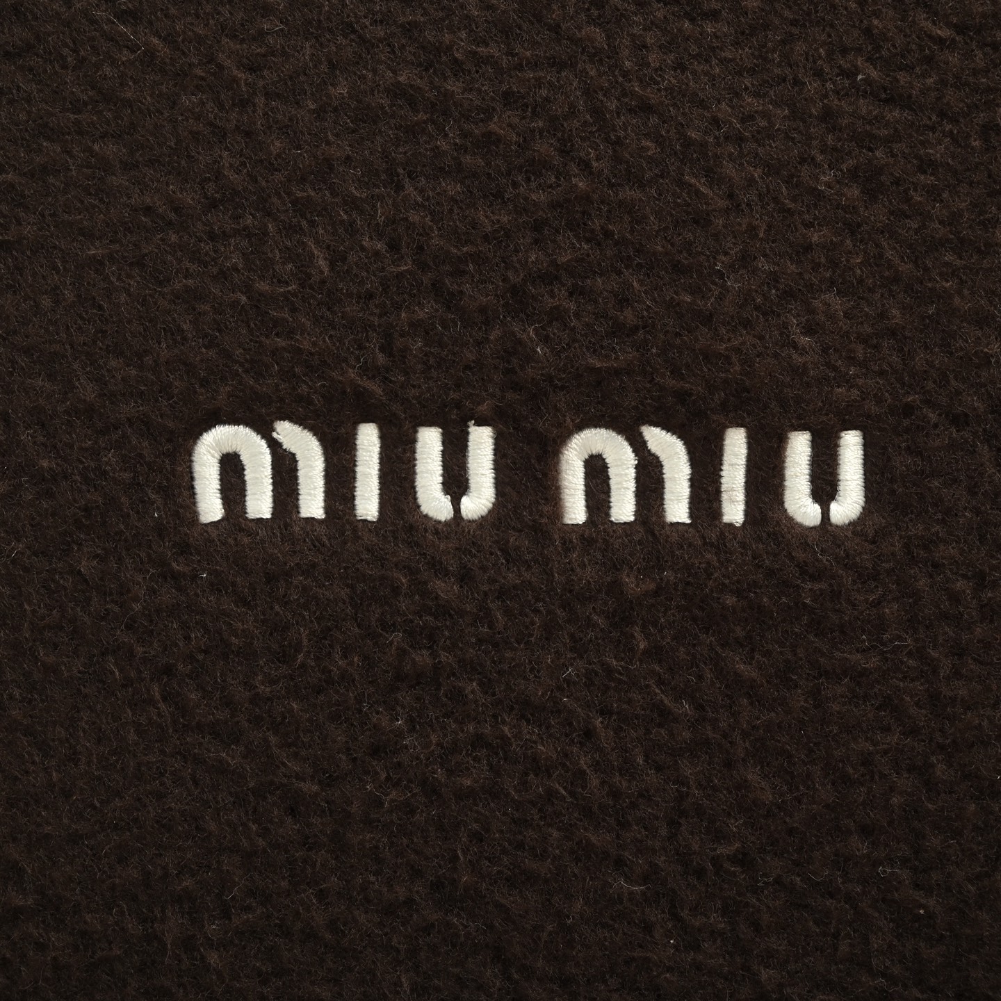 Miu Miu/缪缪 25Fw Miu小标咖色摇粒绒立领外套 Miu Miu/缪缪 25Fw Miu小标咖色摇粒绒立领外套