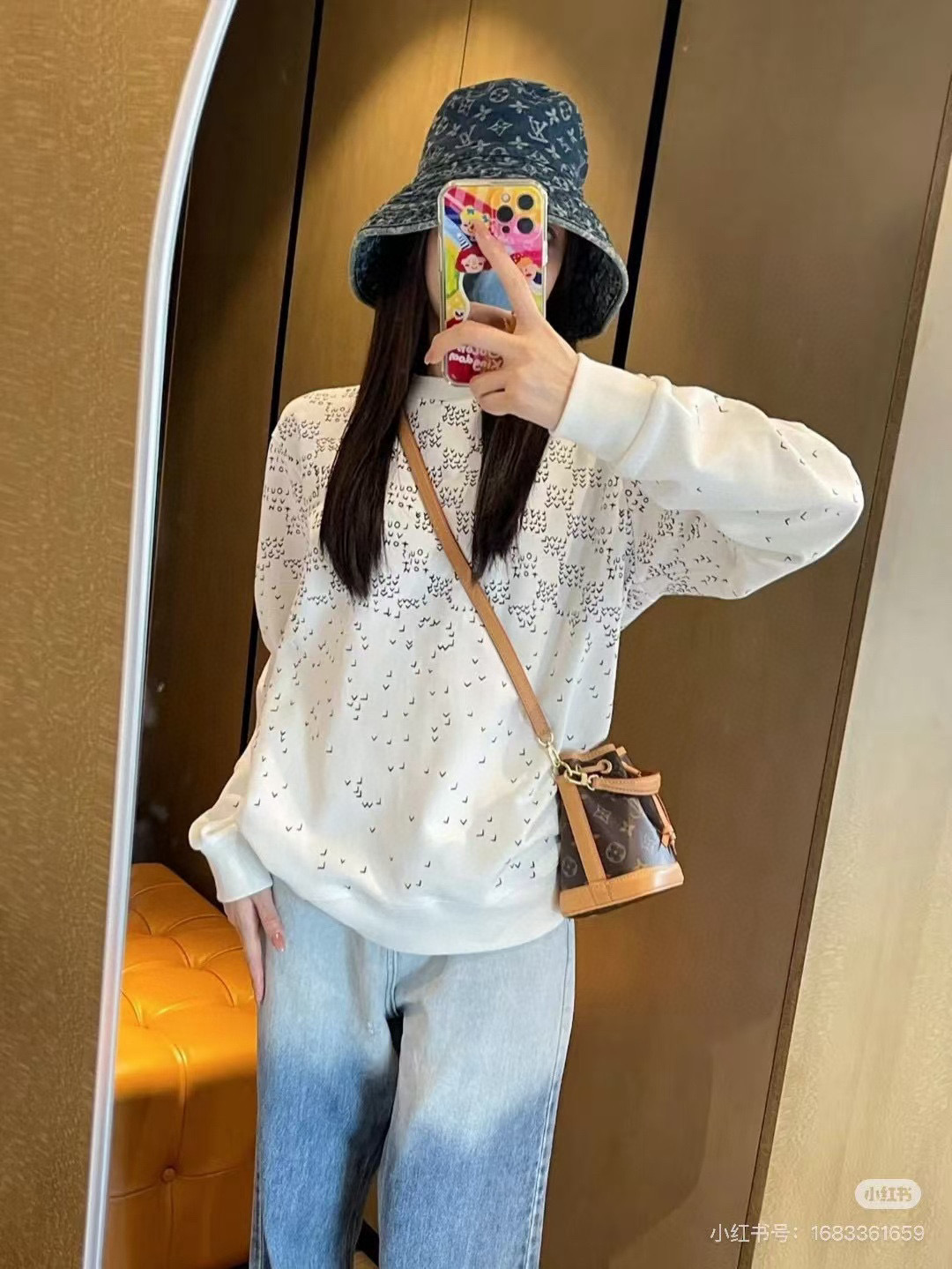 #Louis Vuitton/路易威登 25Fw 渐变小飞机新花圆领卫衣上身效果