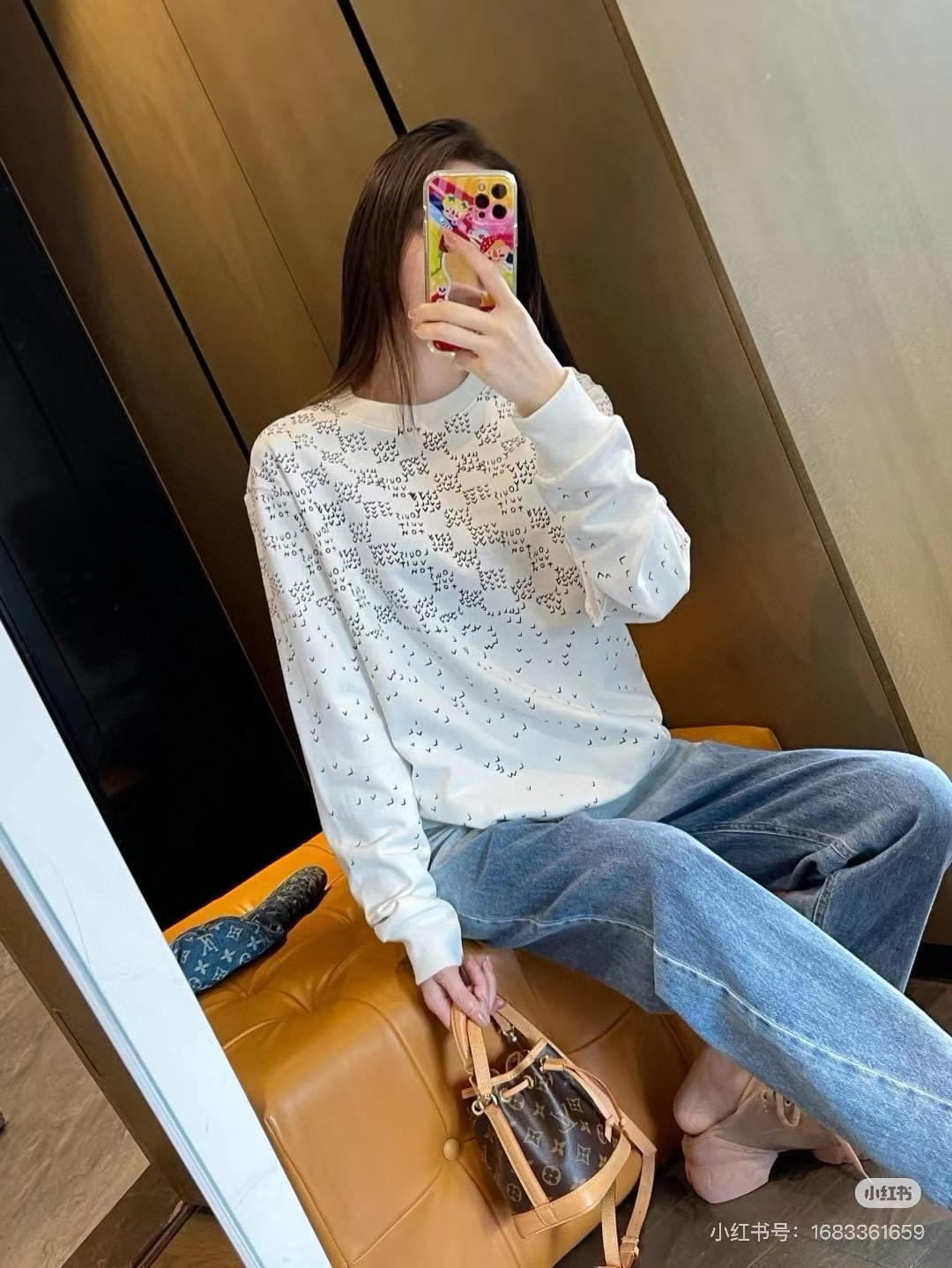 #Louis Vuitton/路易威登 25Fw 渐变小飞机新花圆领卫衣上身效果