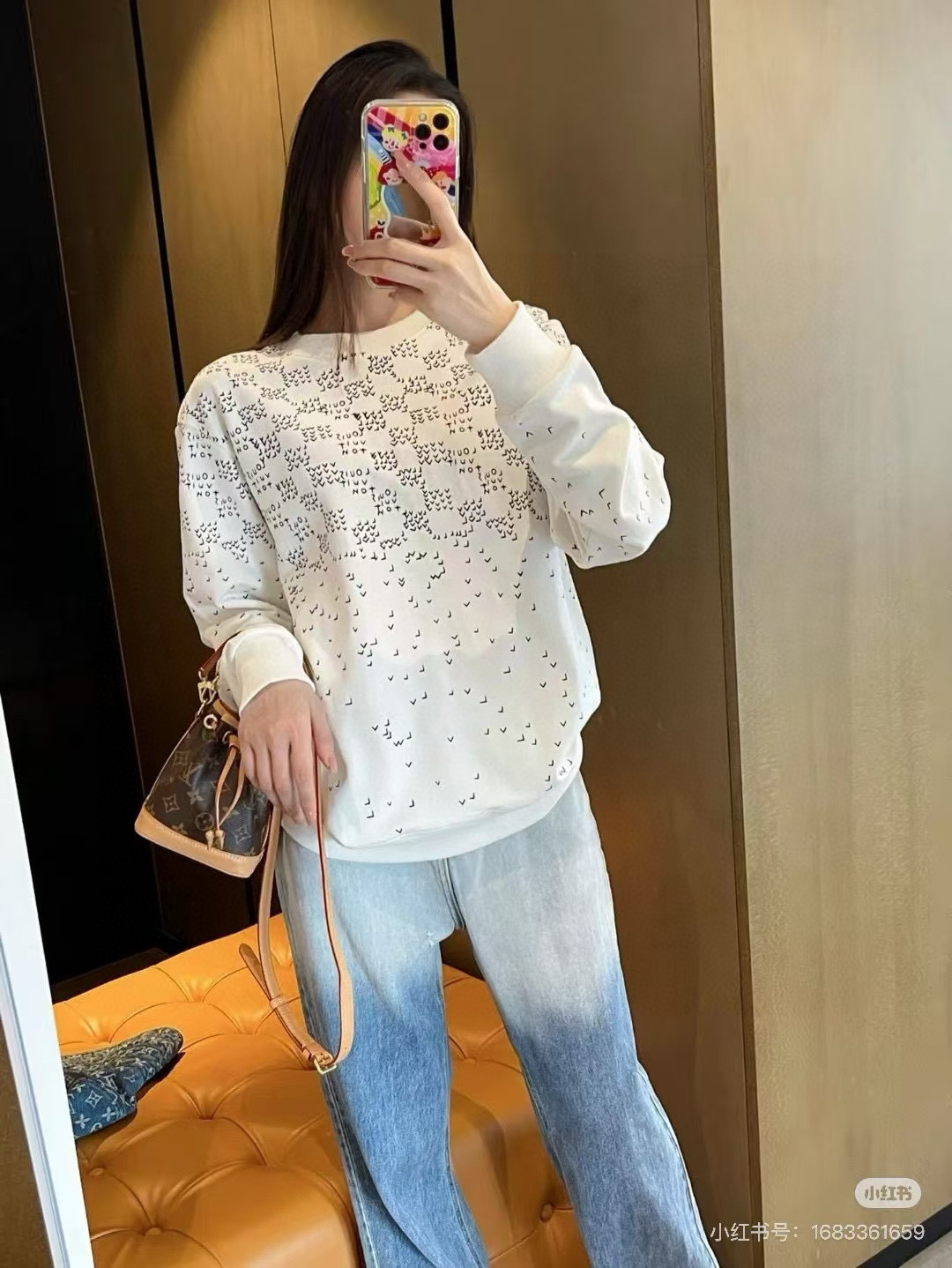 #Louis Vuitton/路易威登 25Fw 渐变小飞机新花圆领卫衣上身效果