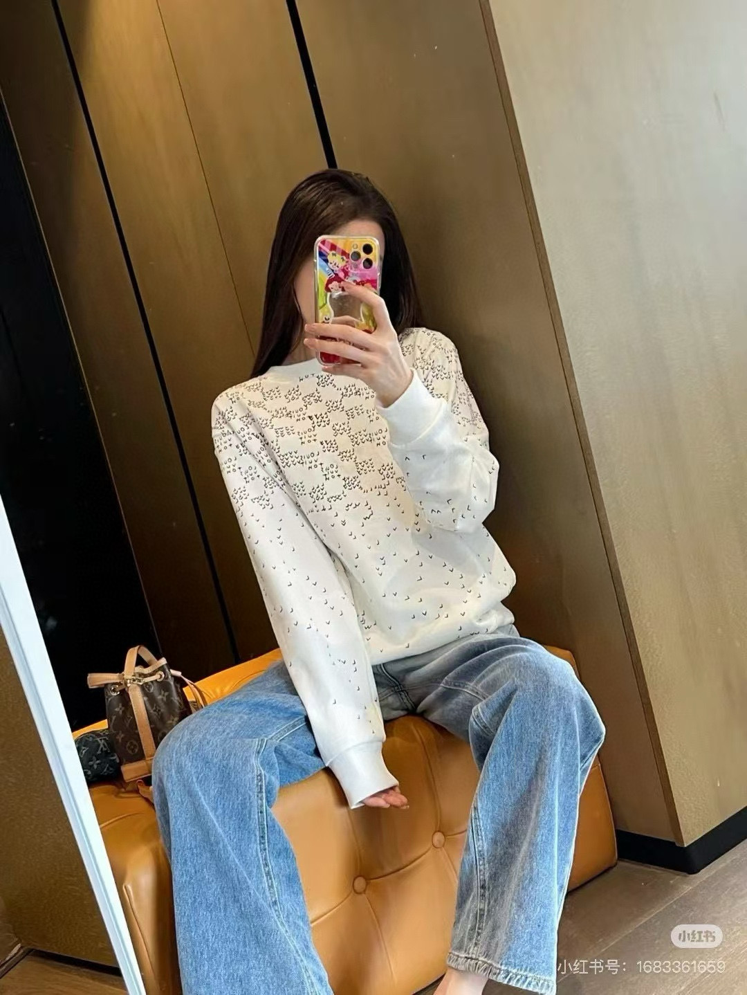 #Louis Vuitton/路易威登 25Fw 渐变小飞机新花圆领卫衣上身效果