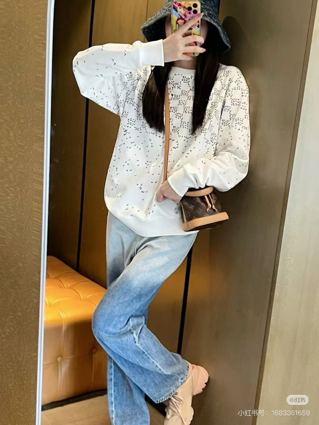 #Louis Vuitton/路易威登 25Fw 渐变小飞机新花圆领卫衣上身效果