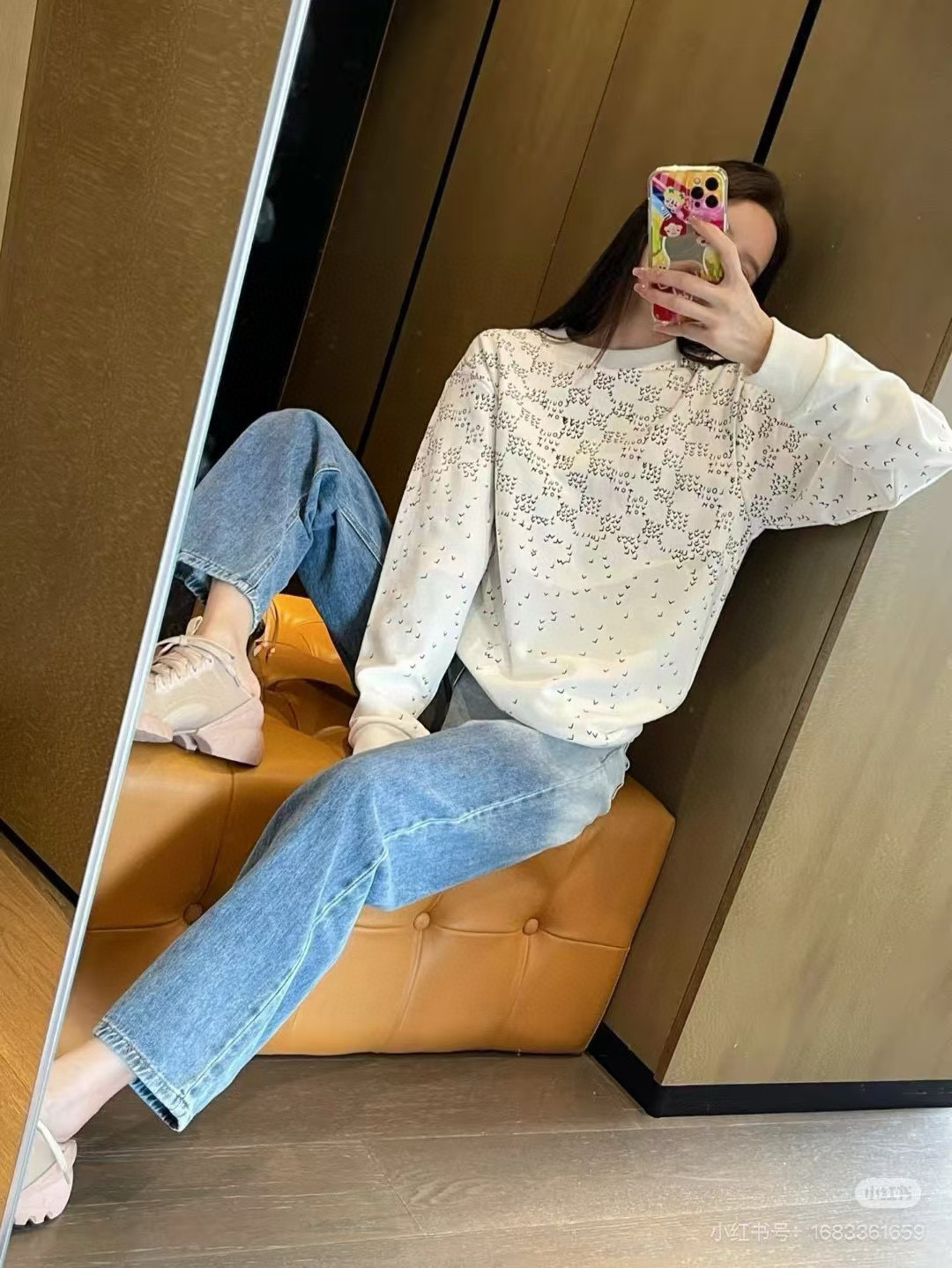 #Louis Vuitton/路易威登 25Fw 渐变小飞机新花圆领卫衣上身效果