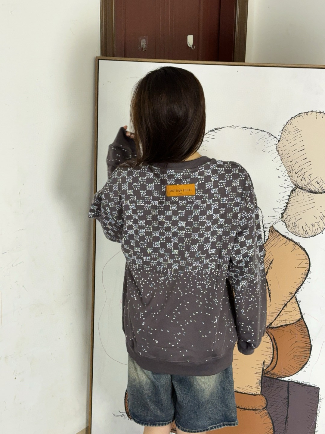 #Louis Vuitton/路易威登 25Fw 渐变小飞机新花圆领卫衣上身效果