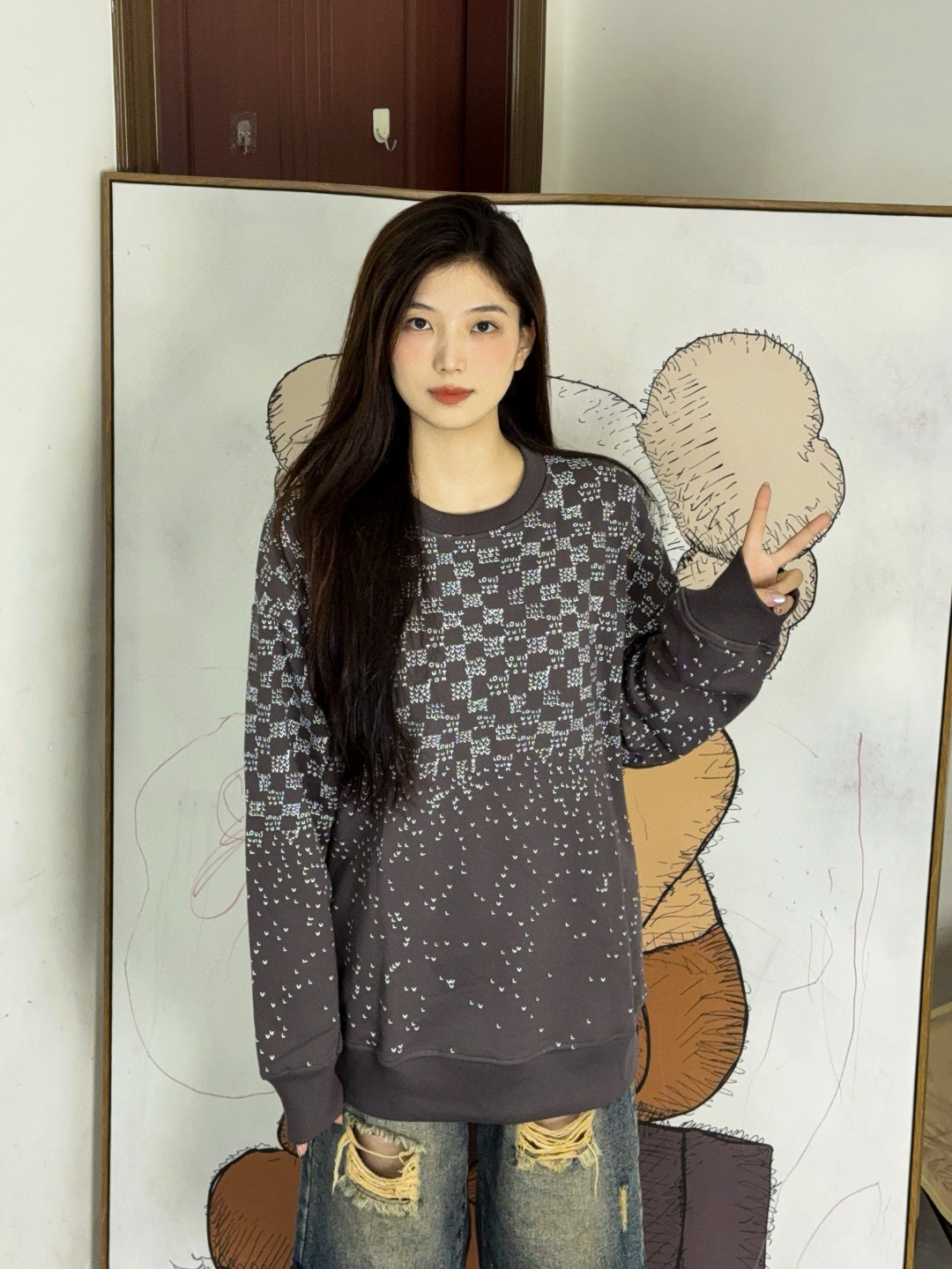 #Louis Vuitton/路易威登 25Fw 渐变小飞机新花圆领卫衣上身效果