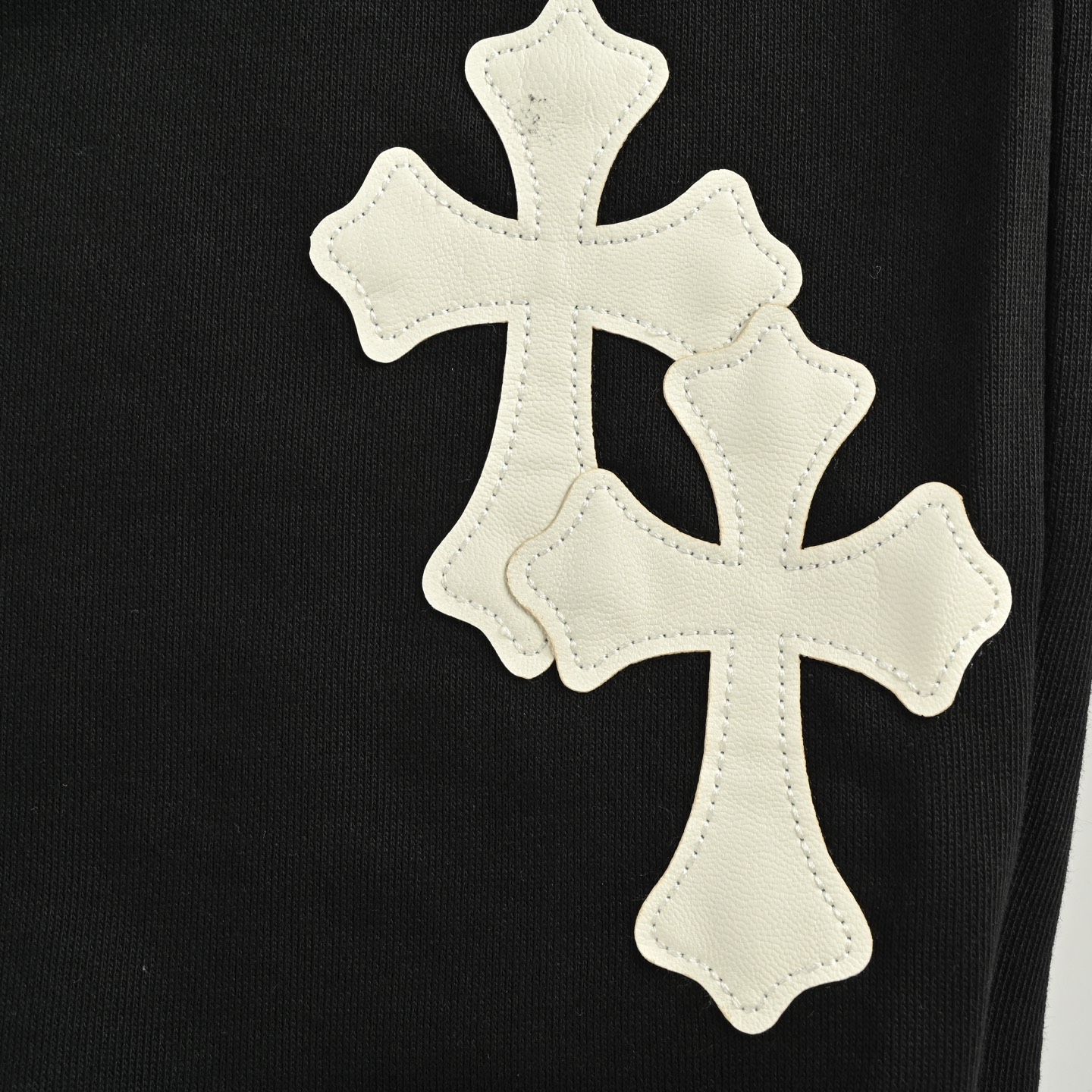 Chrome Hearts/克罗心 25Fw 皮标十字架贴饰刺绣圆领卫衣 Chrome Hearts/克罗心 25Fw 皮标十字架贴饰刺绣圆领卫衣