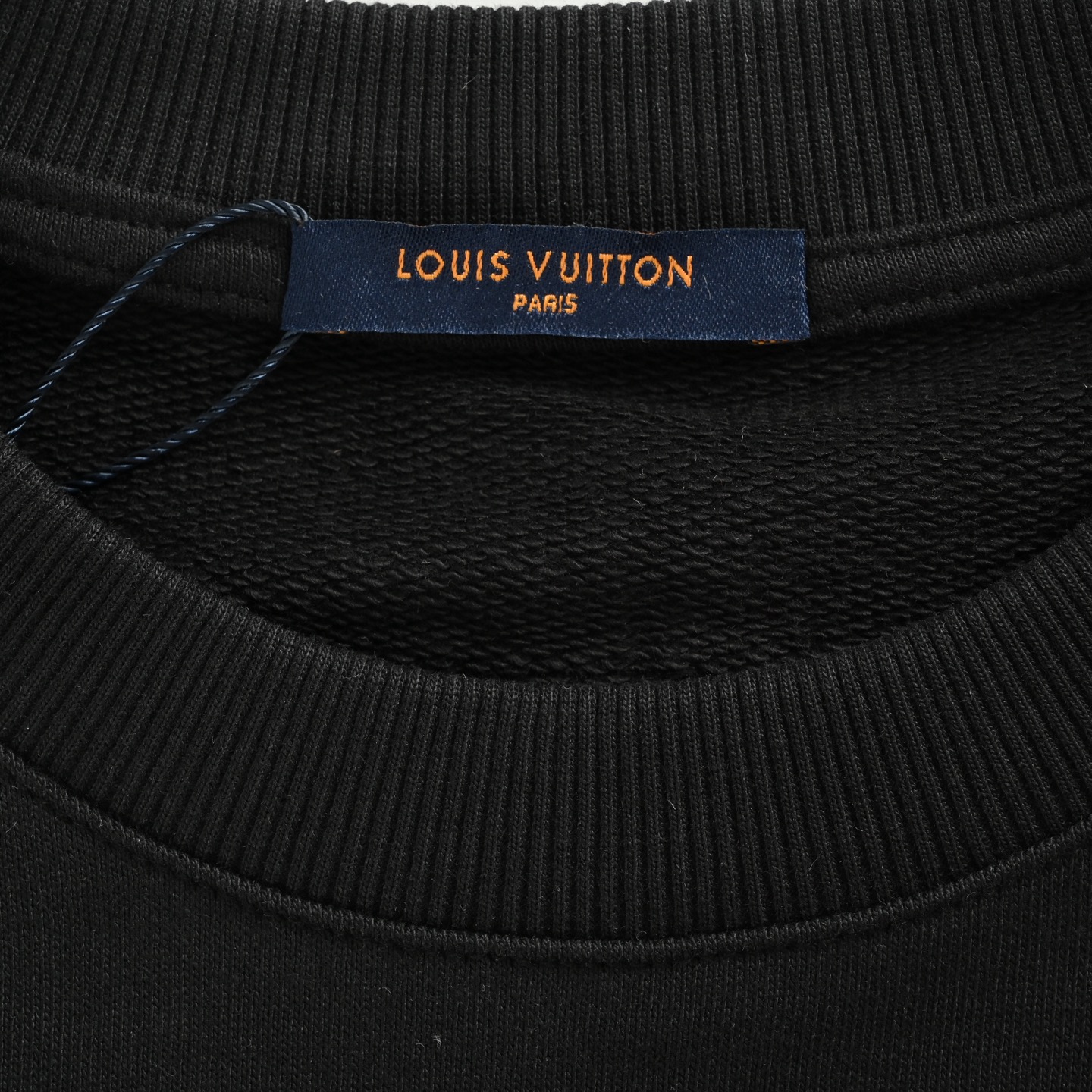 Louis Vuitton/路易威登 25Fw 胸口四花刺绣圆领卫衣 Louis Vuitton/路易威登 25Fw 胸口四花刺绣圆领卫衣