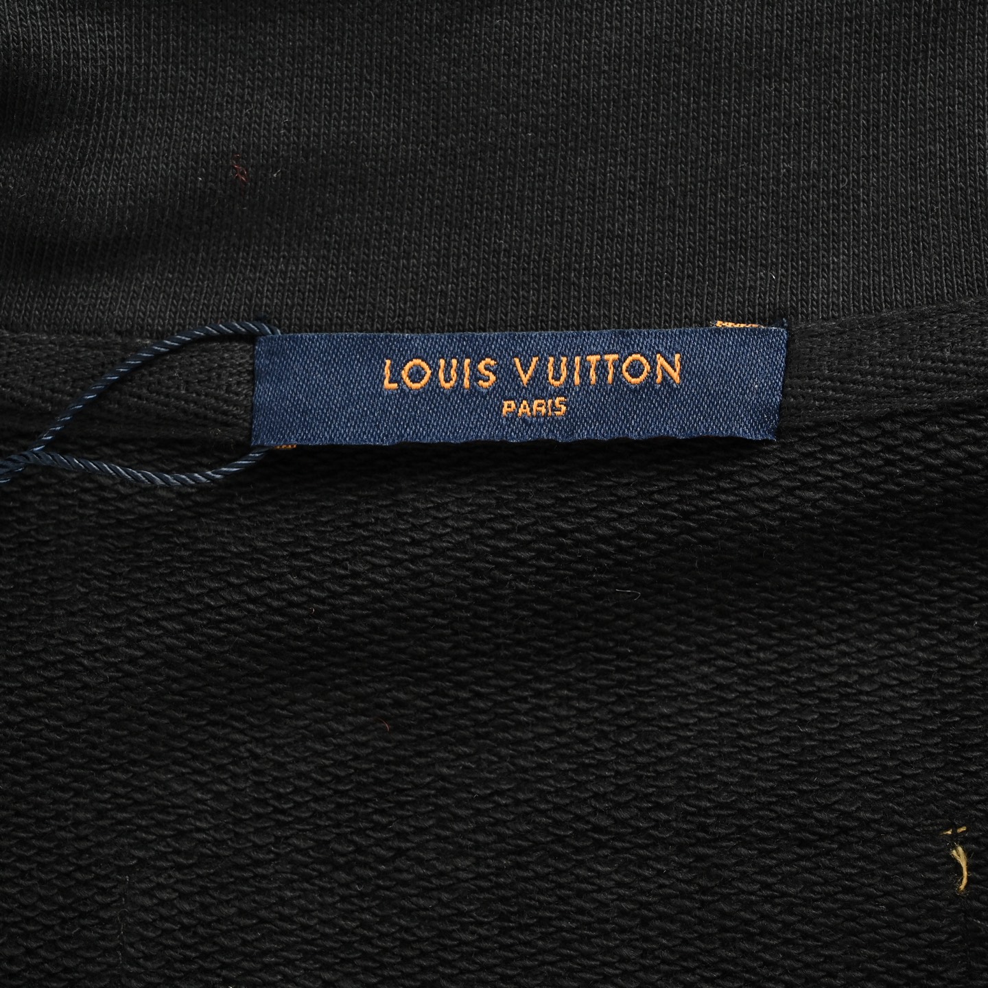 Louis Vuitton/路易威登 25Fw 四花刺绣套装外套 采用原板独家定制420克重磅双面平纹空气层面料质感非常舒服保暖性强 100%区别市场的顶级面料 不缩水 不变形 不起球 搭配430克2x2螺纹 面料螺纹同缸定染无色差 不易变形 厚织感加上紧密纺纱工艺 后背花卉百灵达刺绣工艺 Louis Vuitton/路易威登 25Fw 四花刺绣套装外套 采用原板独家定制420克重磅双面平纹空气层面料质感非常舒服保暖性强 100%区别市场的顶级面料 不缩水 不变形 不起球 搭配430克2x2螺纹 面料螺纹同缸定染无色差 不易变形 厚织感加上紧密纺纱工艺 后背花卉百灵达刺绣工艺