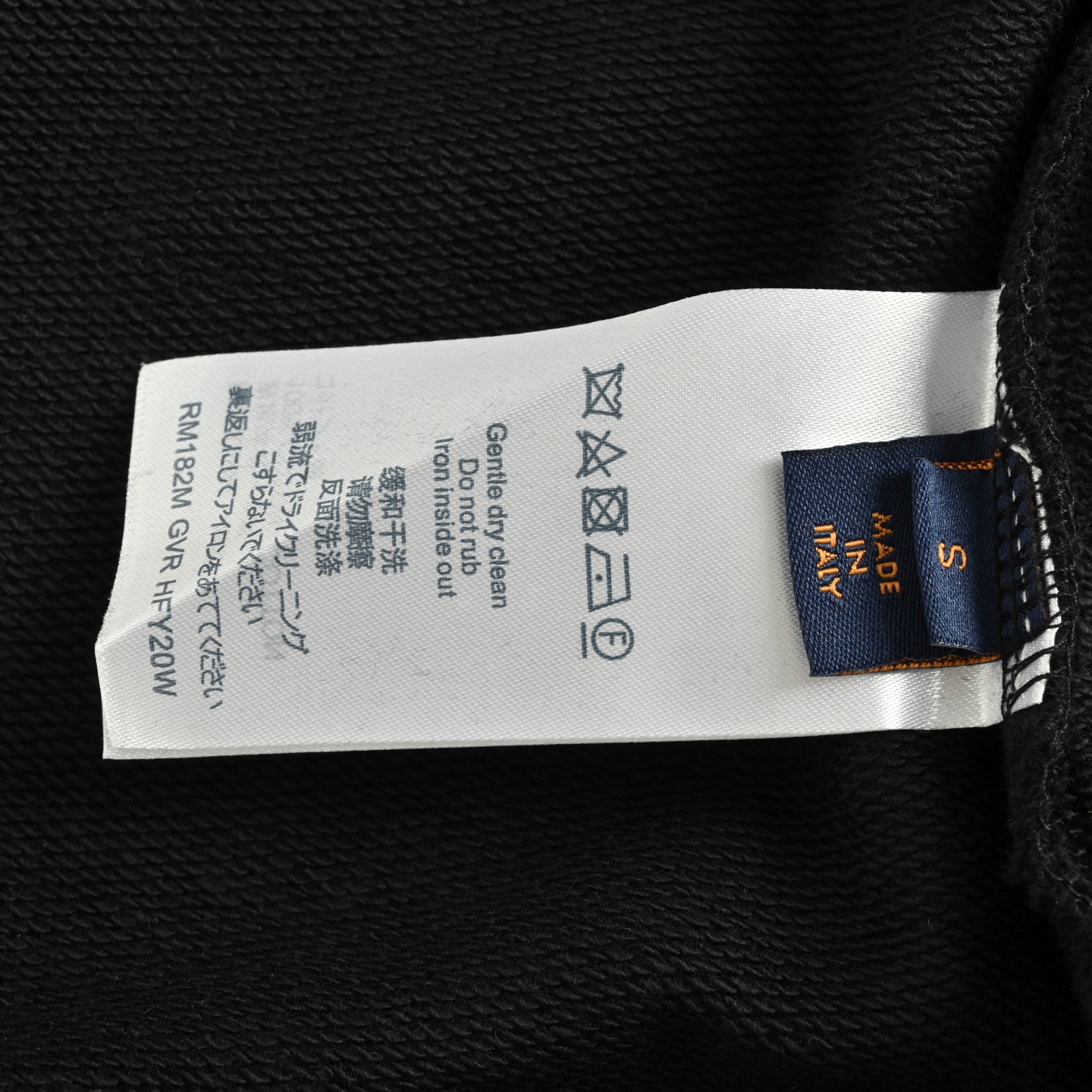 Louis Vuitton/路易威登 25Fw 四花刺绣套装外套 采用原板独家定制420克重磅双面平纹空气层面料质感非常舒服保暖性强 100%区别市场的顶级面料 不缩水 不变形 不起球 搭配430克2x2螺纹 面料螺纹同缸定染无色差 不易变形 厚织感加上紧密纺纱工艺 后背花卉百灵达刺绣工艺 Louis Vuitton/路易威登 25Fw 四花刺绣套装外套 采用原板独家定制420克重磅双面平纹空气层面料质感非常舒服保暖性强 100%区别市场的顶级面料 不缩水 不变形 不起球 搭配430克2x2螺纹 面料螺纹同缸定染无色差 不易变形 厚织感加上紧密纺纱工艺 后背花卉百灵达刺绣工艺