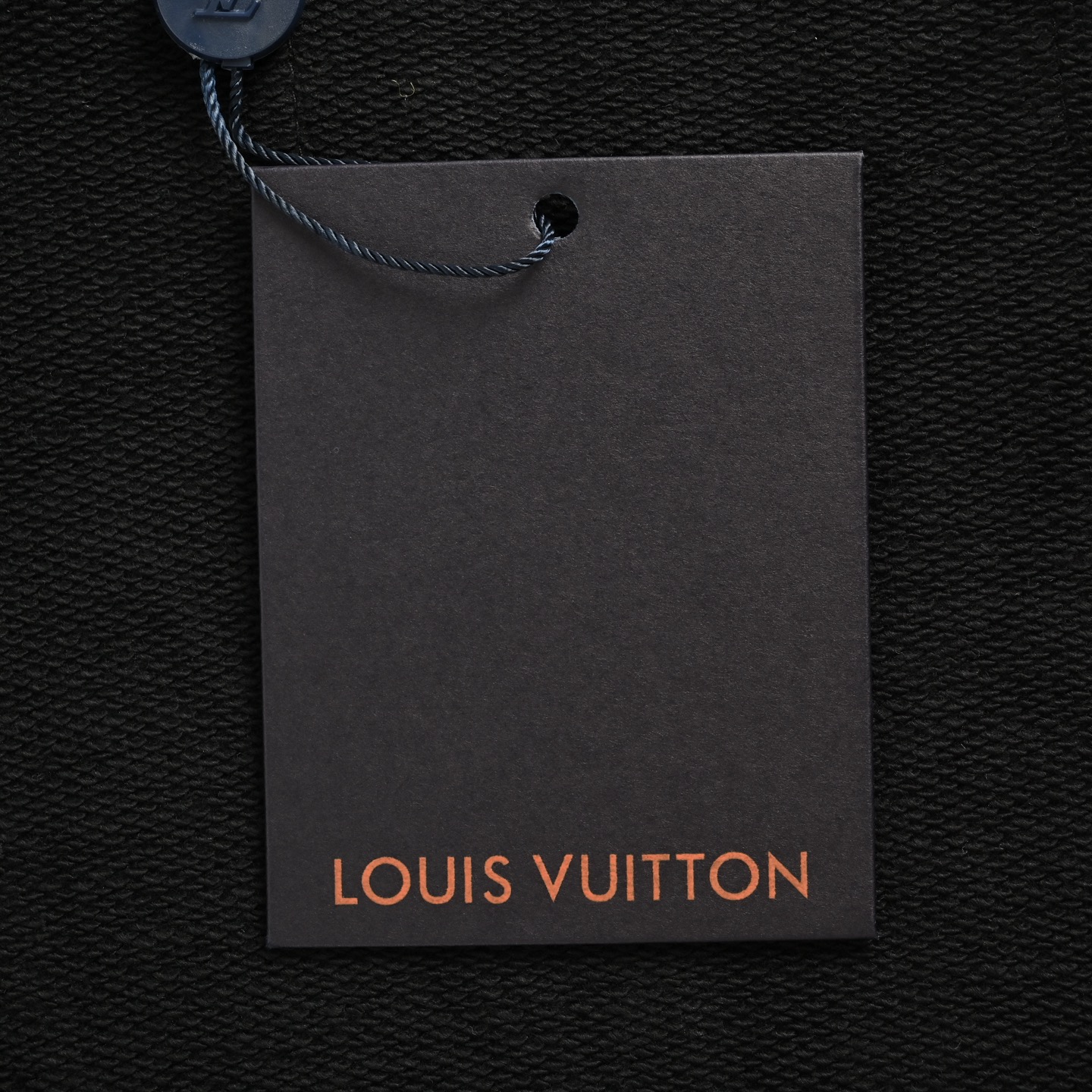 Louis Vuitton/路易威登 25Fw 四花刺绣套装外套 采用原板独家定制420克重磅双面平纹空气层面料质感非常舒服保暖性强 100%区别市场的顶级面料 不缩水 不变形 不起球 搭配430克2x2螺纹 面料螺纹同缸定染无色差 不易变形 厚织感加上紧密纺纱工艺 后背花卉百灵达刺绣工艺 Louis Vuitton/路易威登 25Fw 四花刺绣套装外套 采用原板独家定制420克重磅双面平纹空气层面料质感非常舒服保暖性强 100%区别市场的顶级面料 不缩水 不变形 不起球 搭配430克2x2螺纹 面料螺纹同缸定染无色差 不易变形 厚织感加上紧密纺纱工艺 后背花卉百灵达刺绣工艺